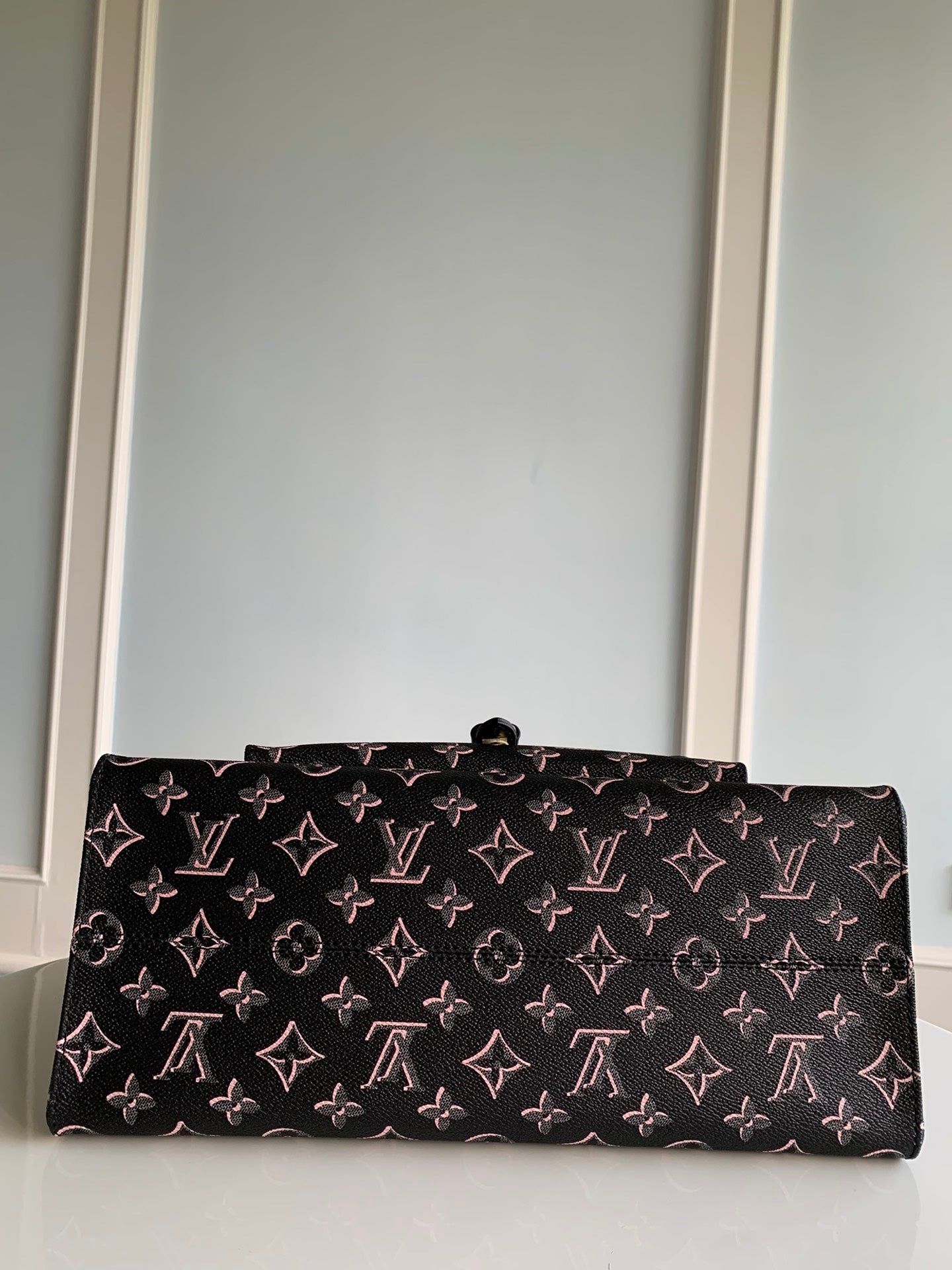 [TOP] Louis Vuitton LV On The Go MM Fall For You Monogram Tote 35x27x14cm - Black