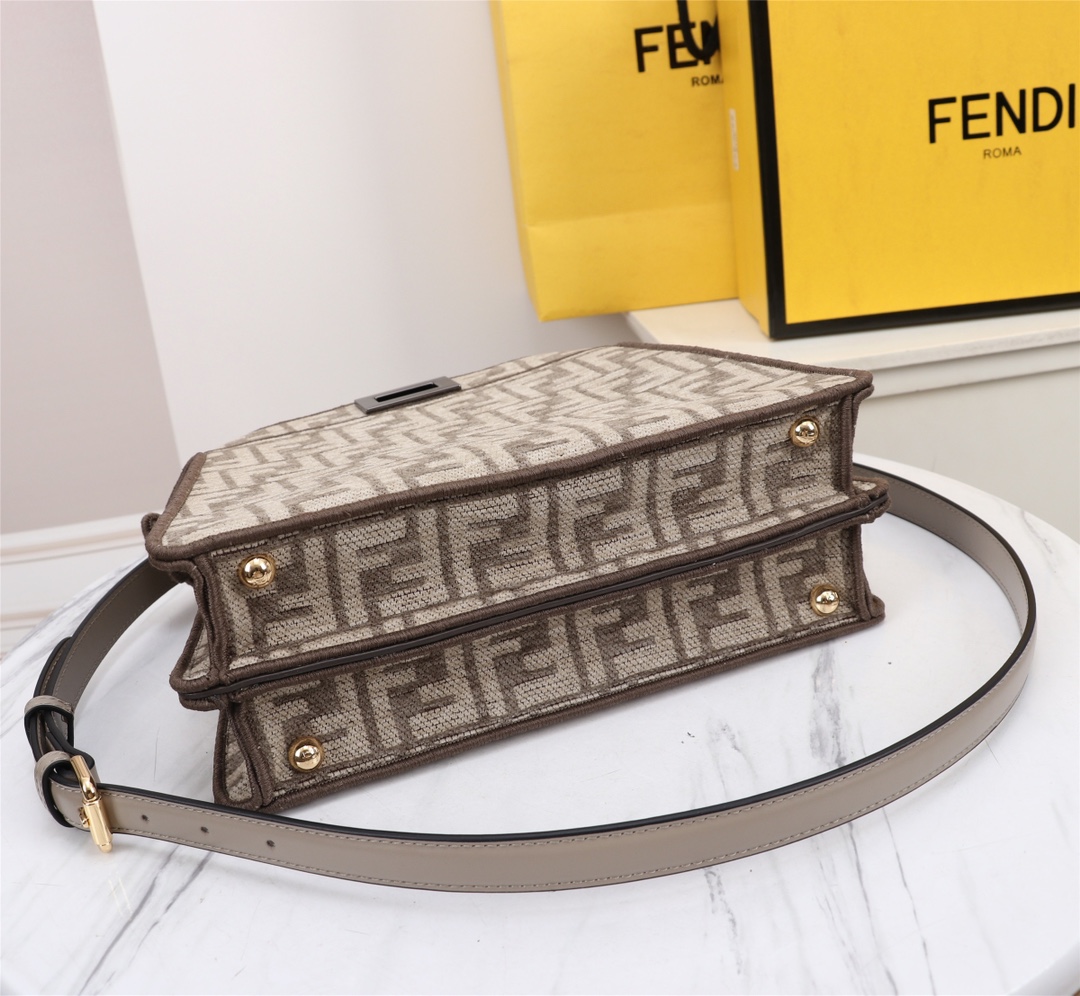 [TOP] FENDI Peekaboo ISeeU Small Handbag