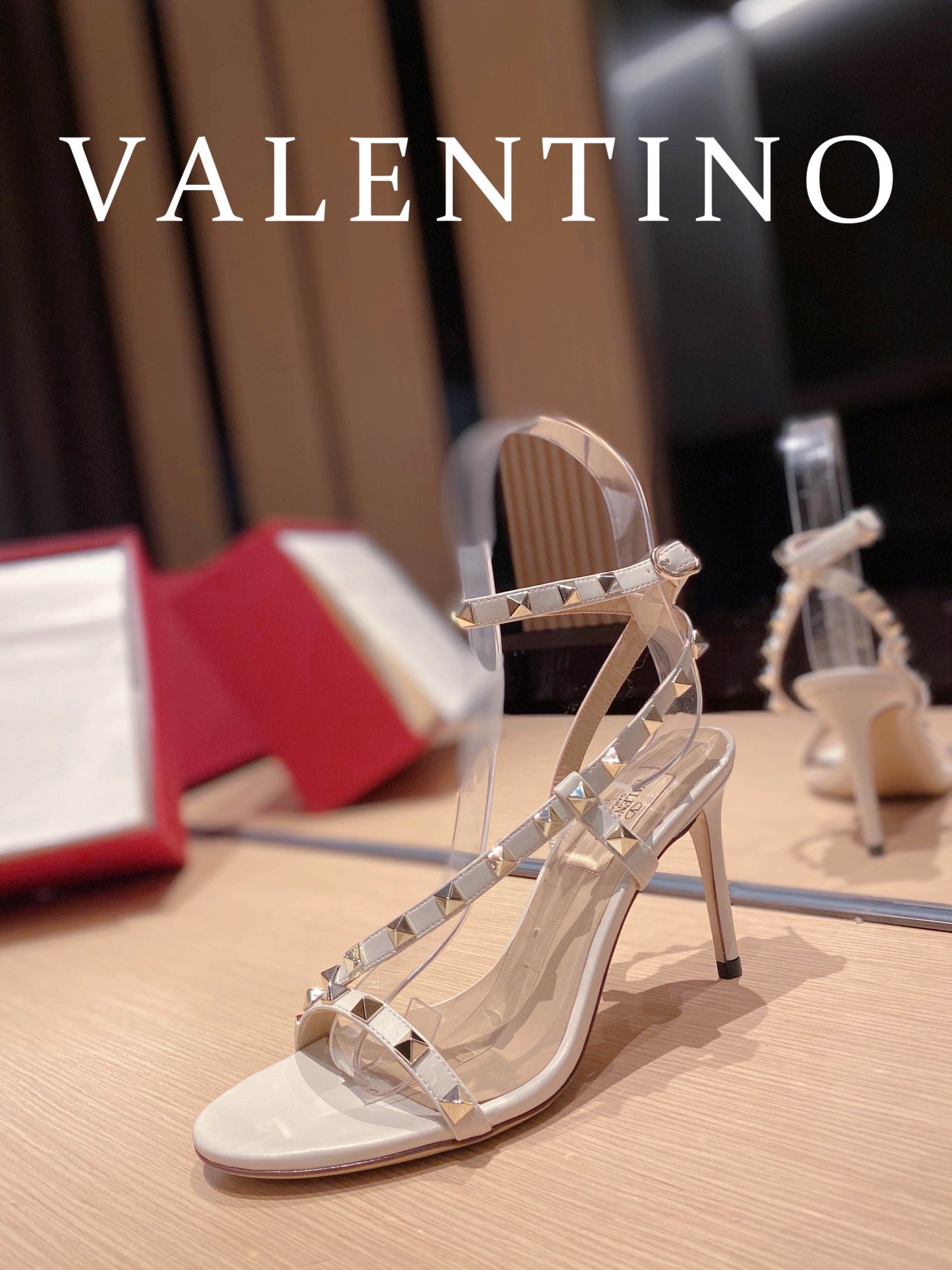[TOP] VALENTINO  Rockstud Asymmetrical Slingback Sandals - White