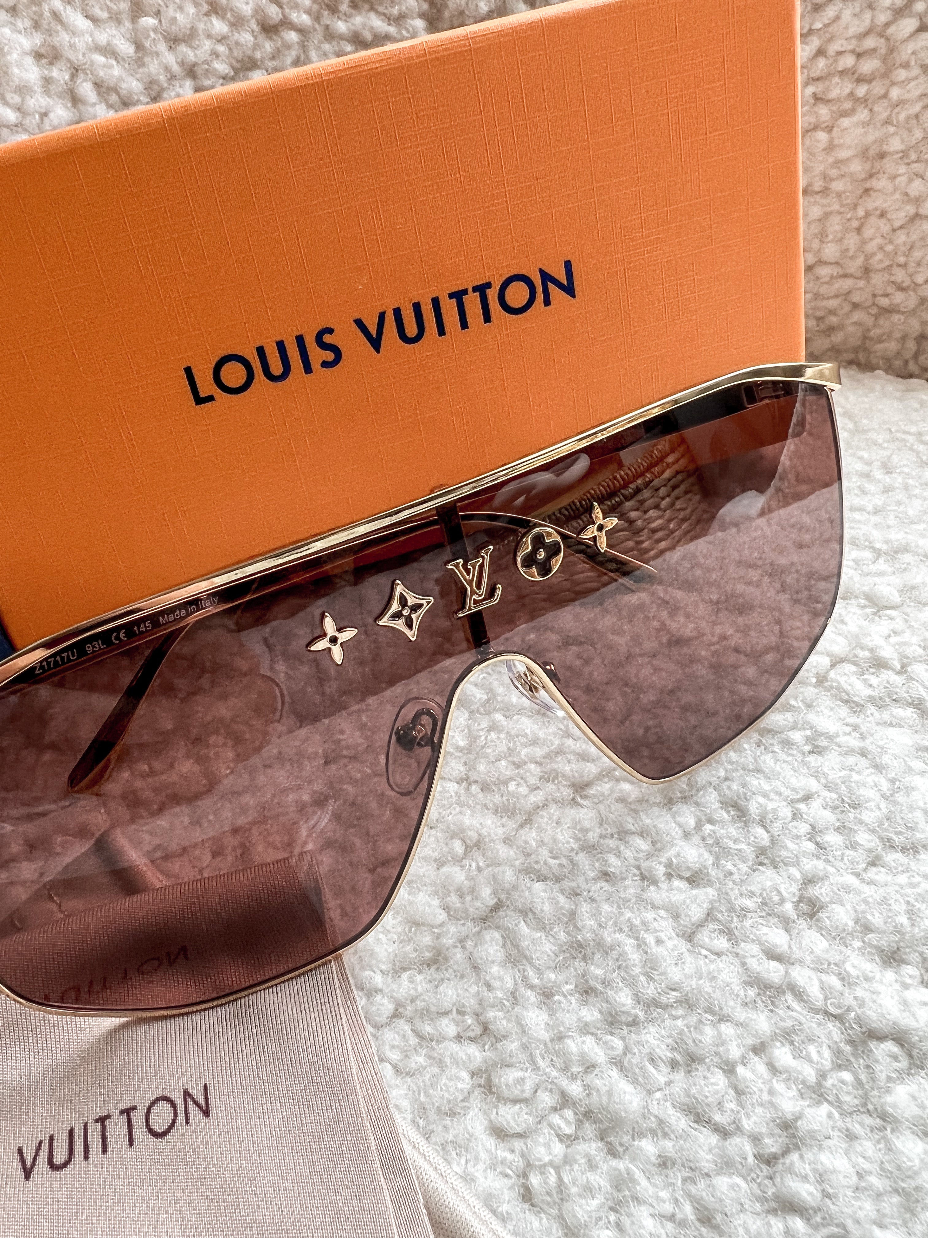 [TOP] Louis Vuitton LV L*V Golden Mask Sunglasses Gold Metal