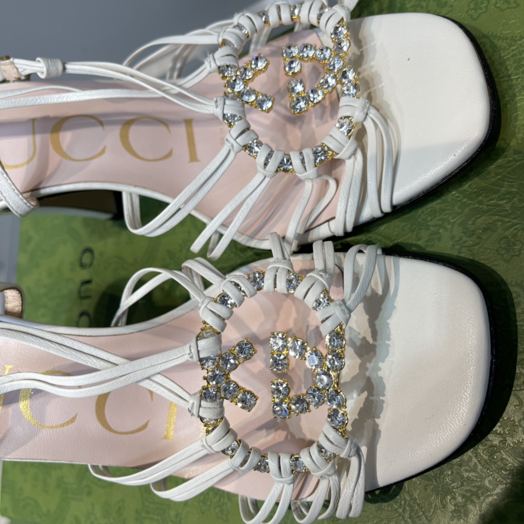 [TOP] GUCCI Lsa Diamond Sandals  - White