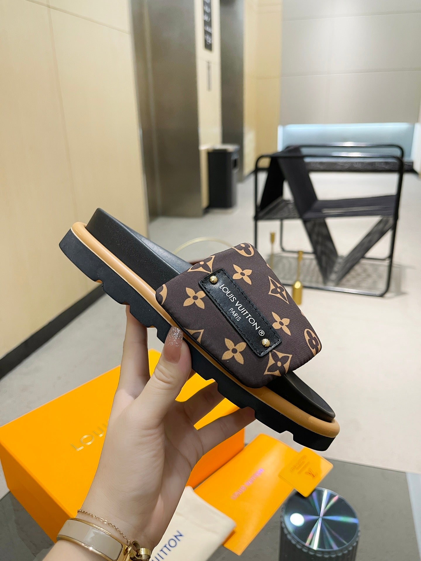 [TOP] Louis Vuitton LV L*V Pool Pillow Flat Comfort Mule - Cacao