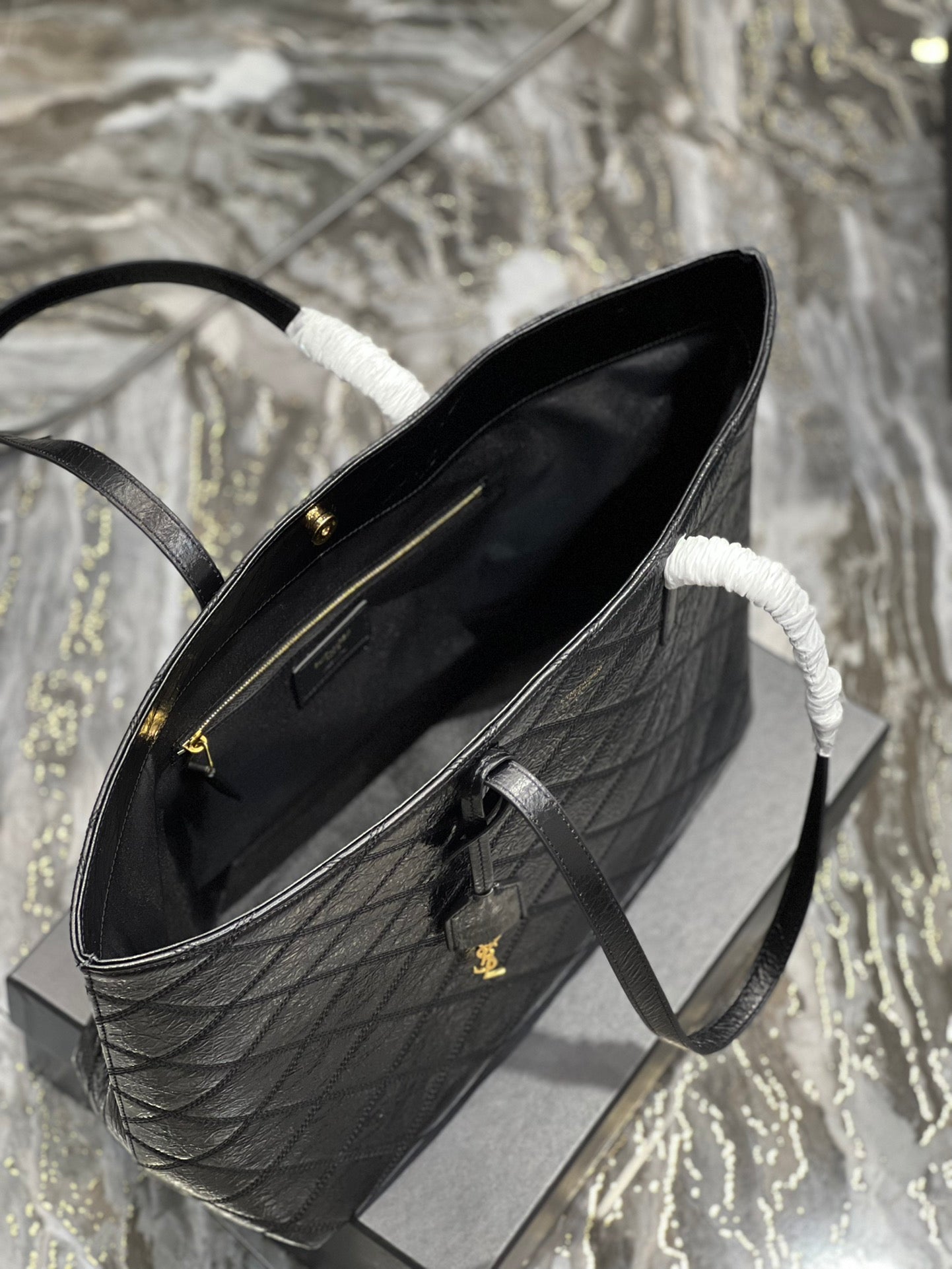 [TOP] Yves Saint Laurent YSL East-West Quilt Shopping Tote Bag - Black