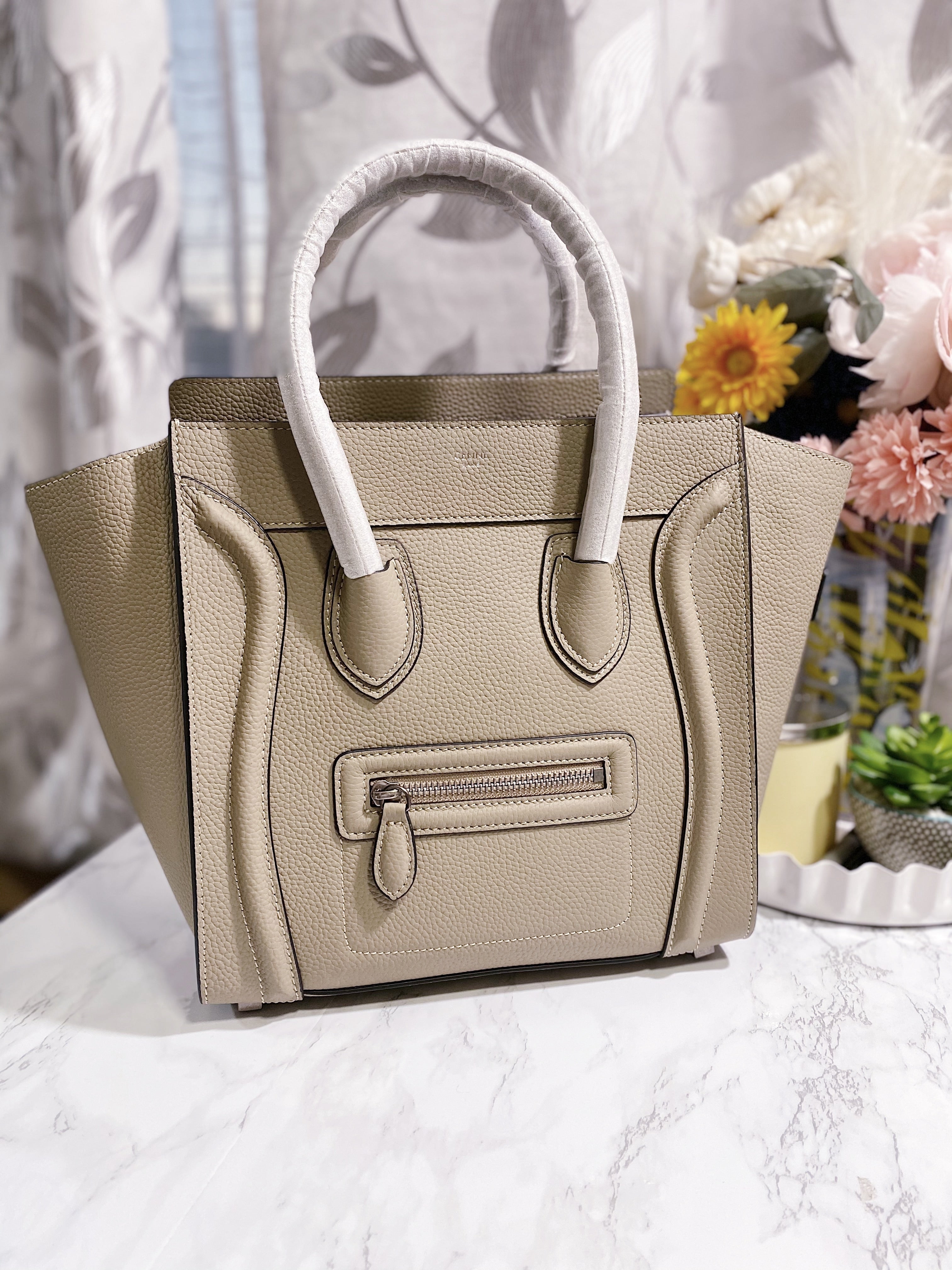 [TOP] CELINE Micro Luggage Hanbag 26x26x14cm   - Tan