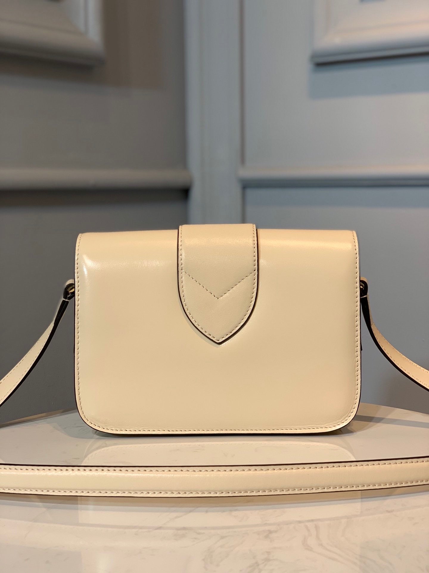 [TOP] Louis Vuitton LV Pont 9 Bag 23 × 15 × 8 cm- Cream