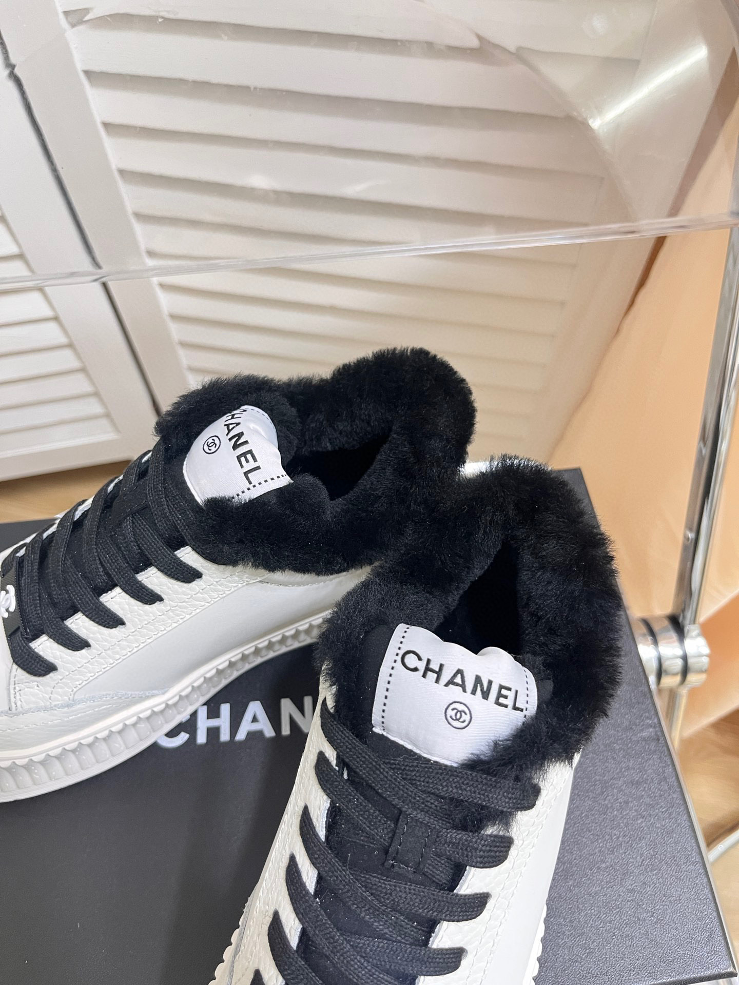 [TOP] CHANEL Two Tone Sneaker with Fur Trim - Black/White/Pink