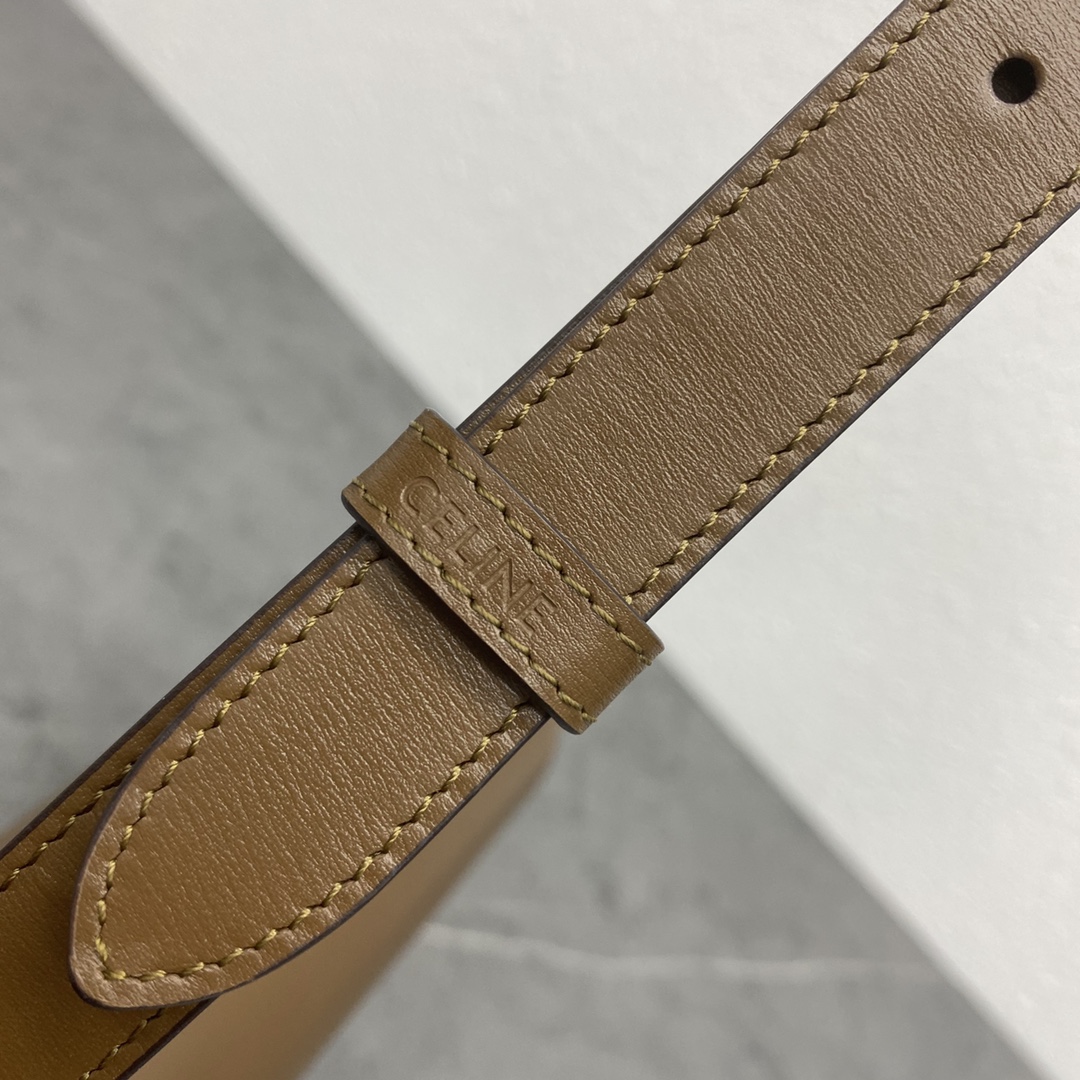 [TOP] CELINE Triomphe Shoulder Bag  22-16-6 - caramel colour