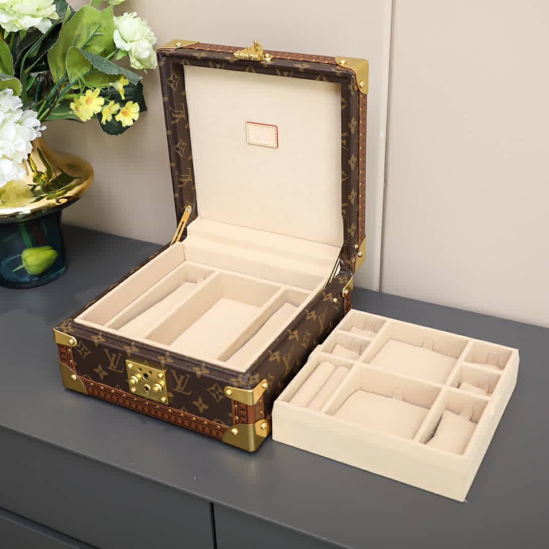 [TOP] Louis Vuitton LV  Jewelry Box - White