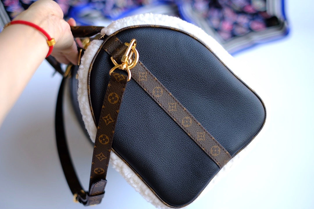 [TOP] Louis Vuitton LV  Speedy 30 Calfskin and Teddy Shearling Bag 30x21x17cm - Black