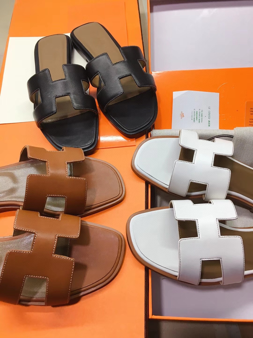 [TOP] HERMES Oran Smooth Leather Slides - Black/White/Brown