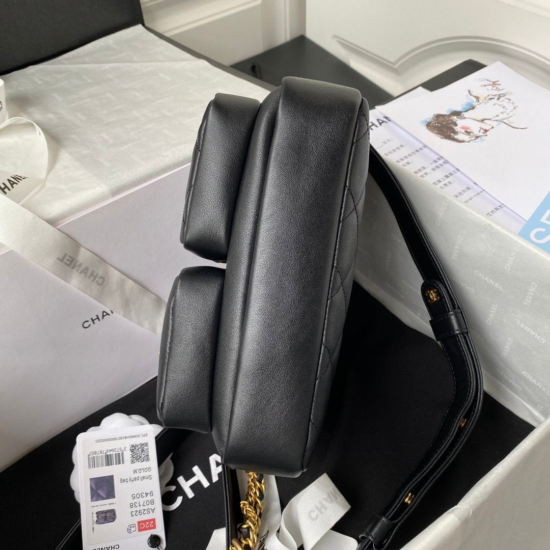 [TOP] CHANEL Calfskin Quilted Small Camera Case - Black