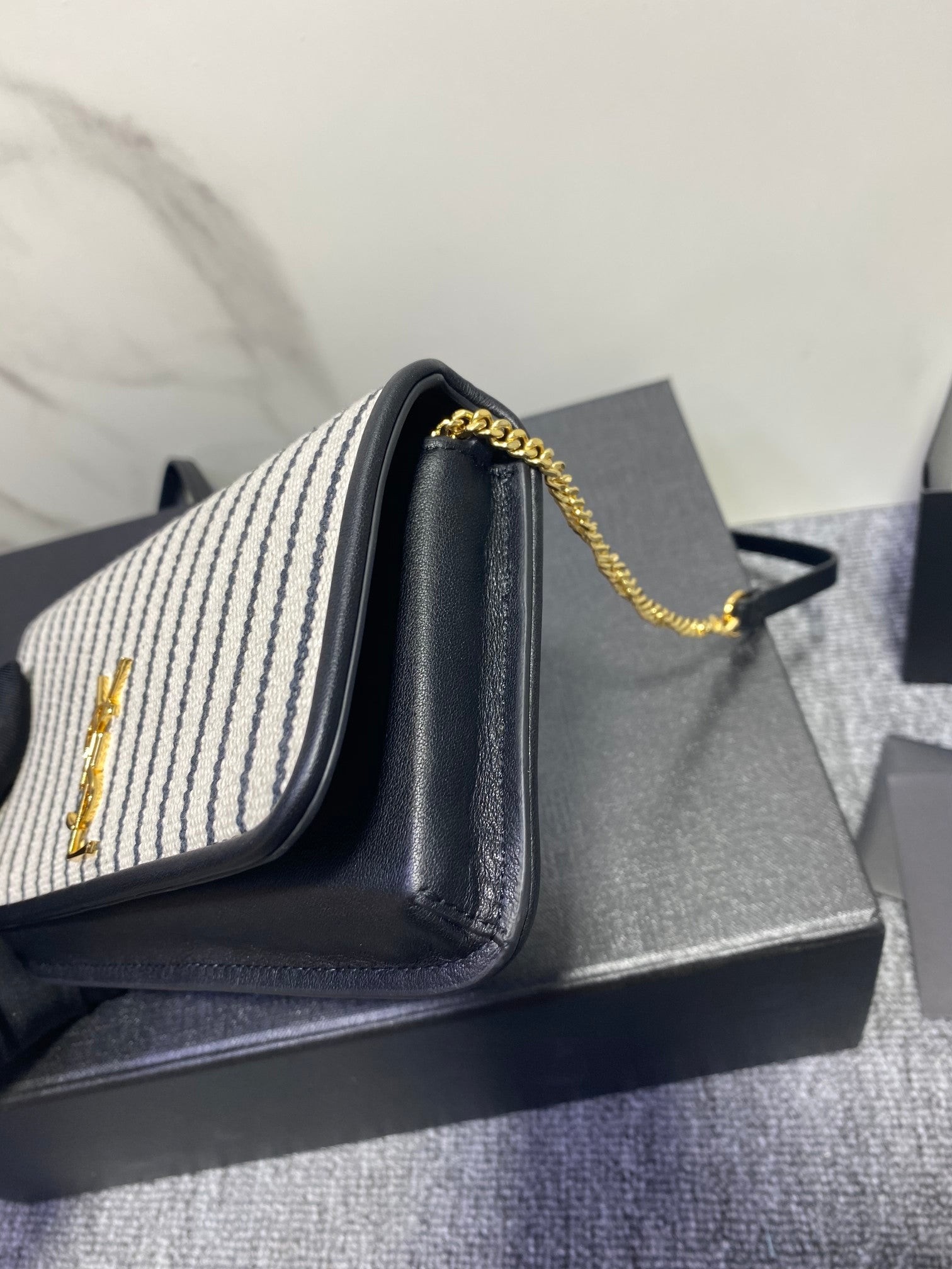 [TOP] Yves Saint Laurent YSL Striped Phone Case Bag - Black and Ivory