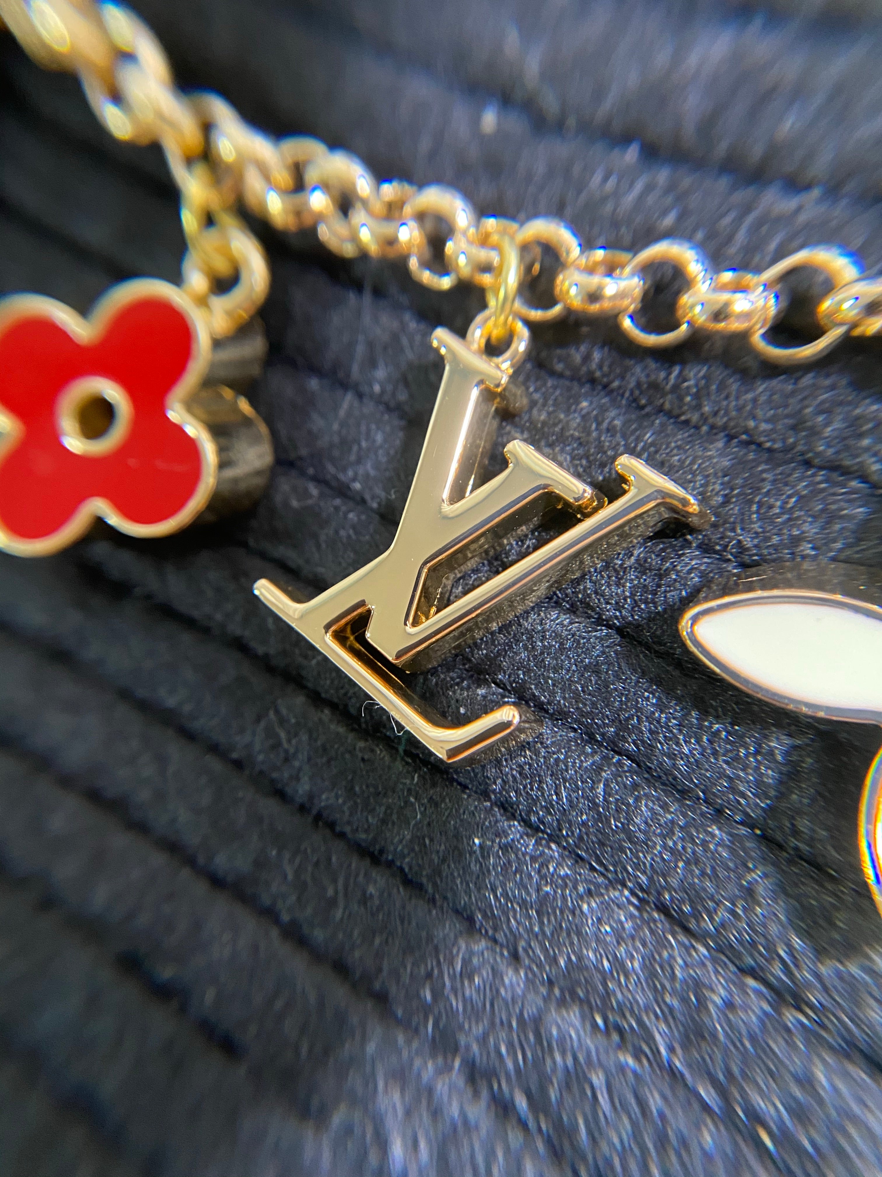 [TOP] Louis Vuitton LV LV Bag Charm Fleur De Monogram - RED
