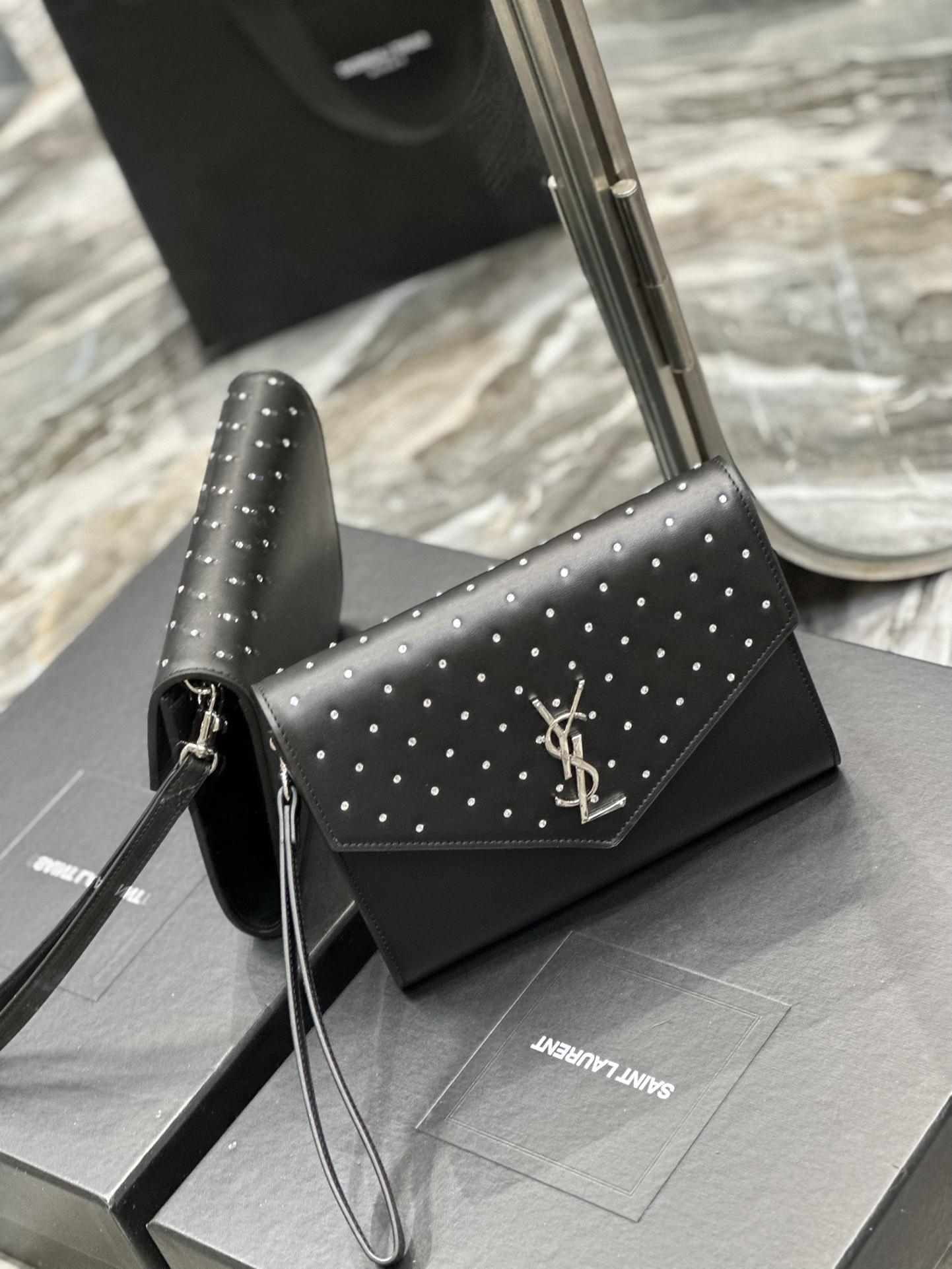 [TOP] Yves Saint Laurent YSL Monogram Plain Cowhide Diamond HandBag - Black