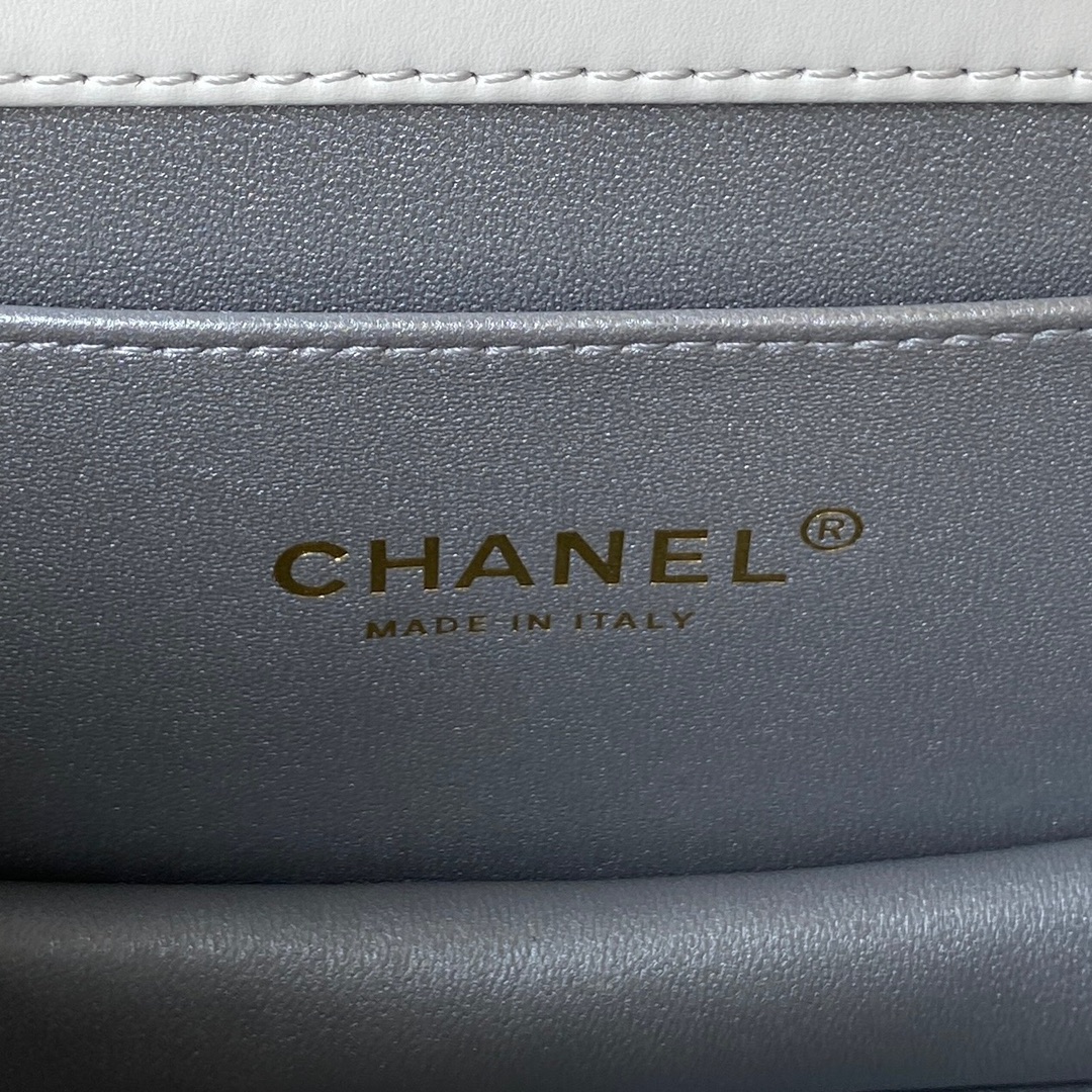 [TOP] CHANEL Mini CoCo Handle Bag 20X14X7.5cm - White & GHW