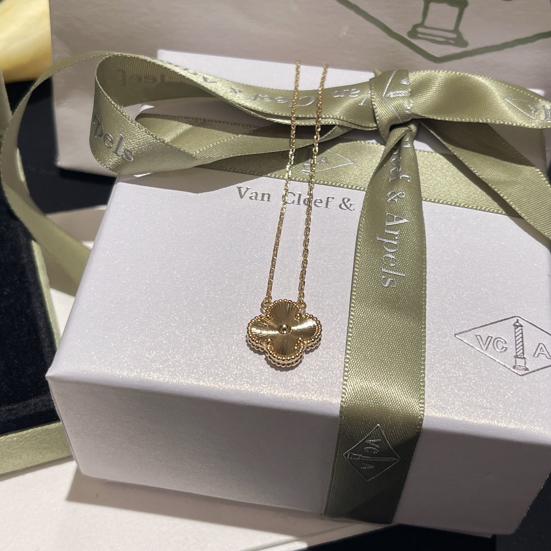 [TOP] Van Cleef & Arpels VCA Single Motif Albraham Necklace - Gold