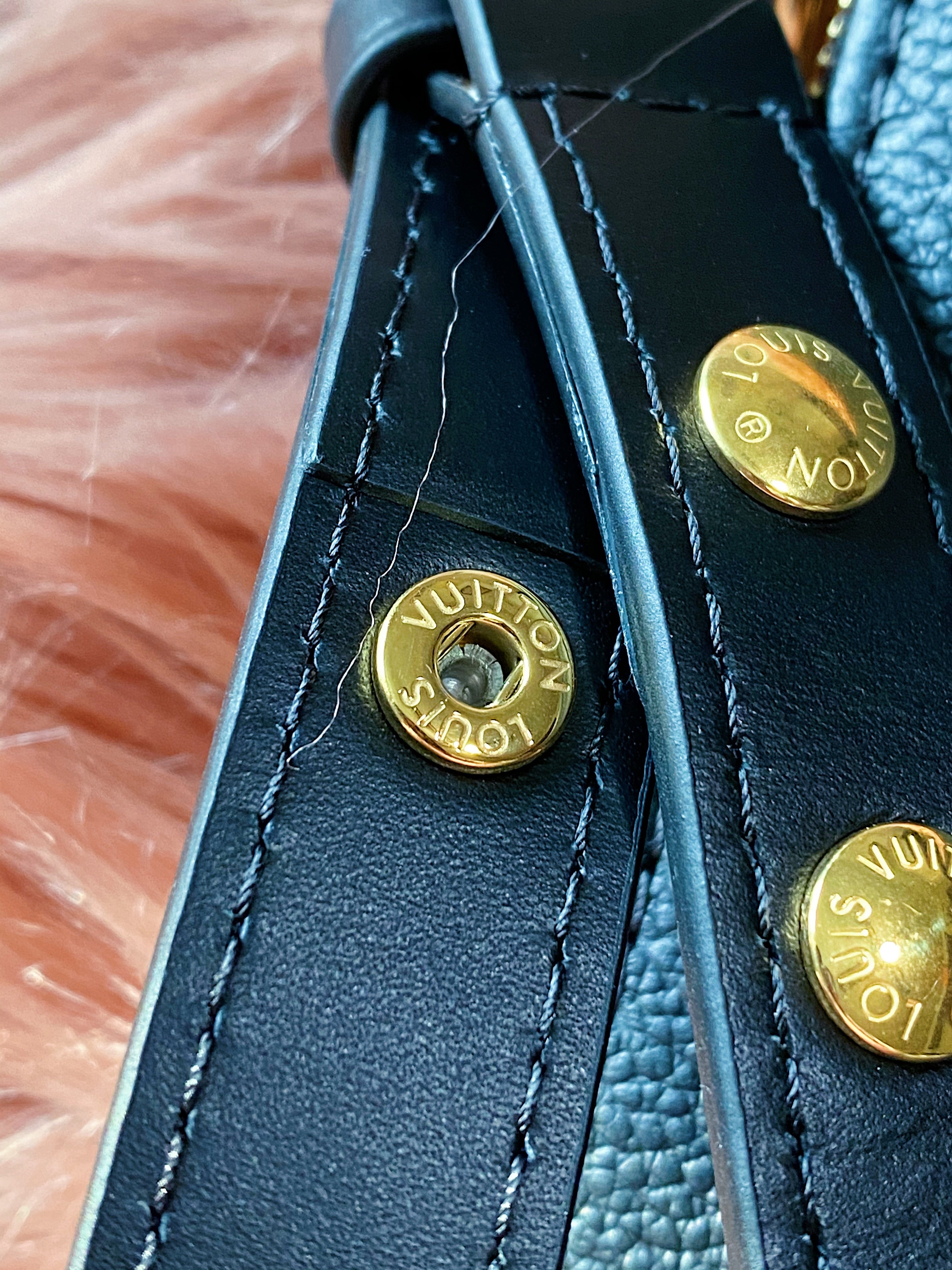 [TOP] Louis Vuitton LV £V Empreinte Multi Pochette 21X12X3cmv - Black