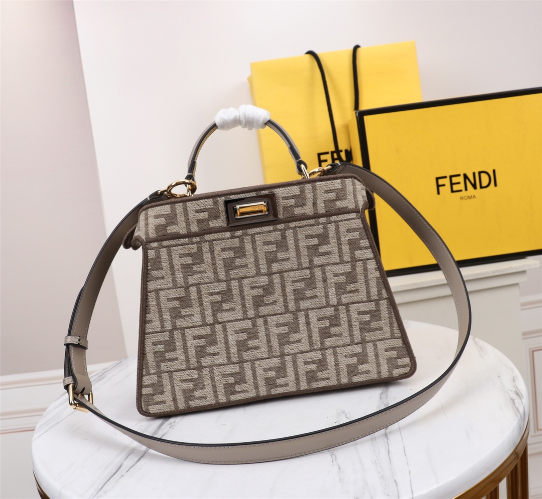 [TOP] FENDI Peekaboo ISeeU Small Handbag