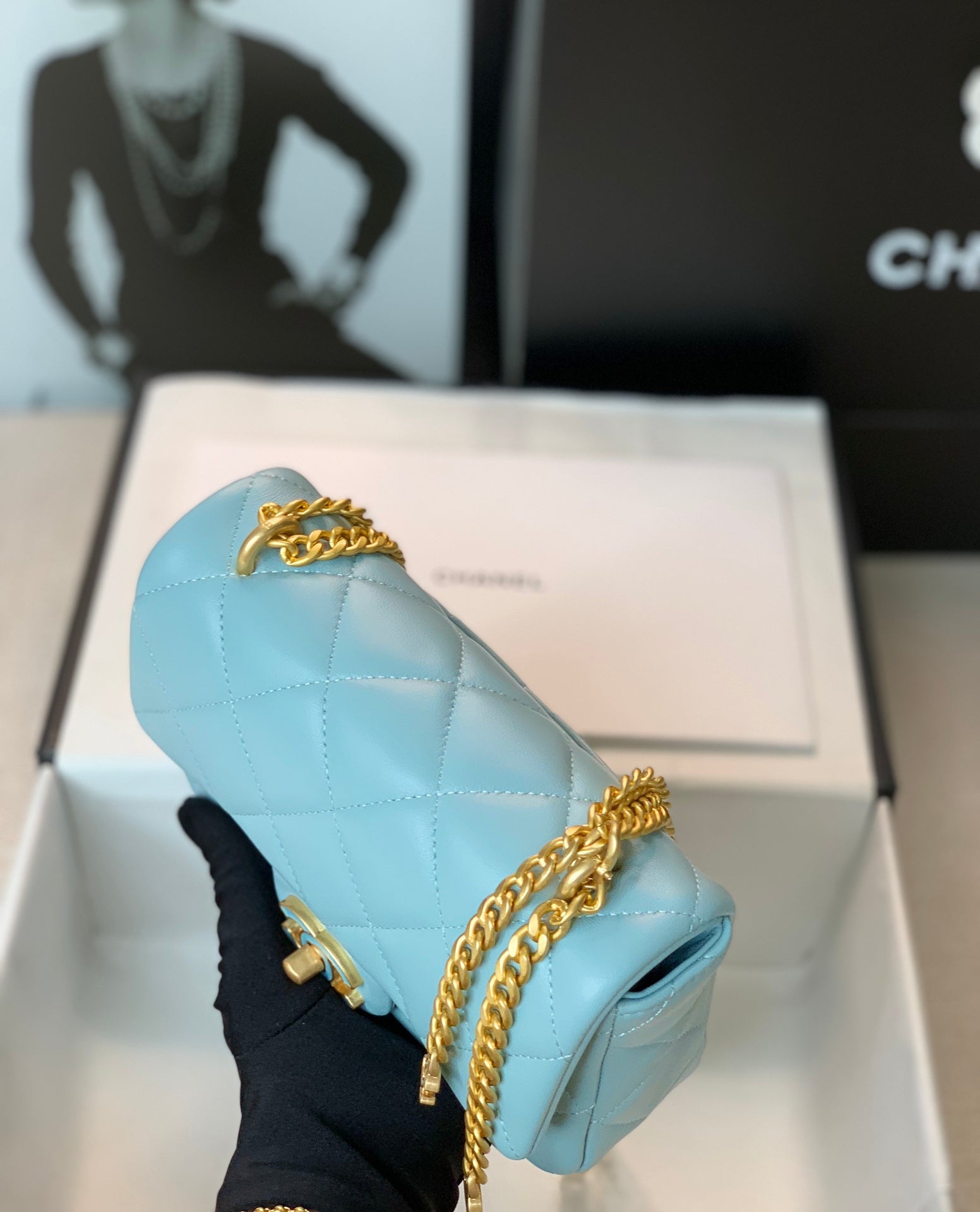 [TOP] CHANEL Flap Bag w Enamels Mini - Blue