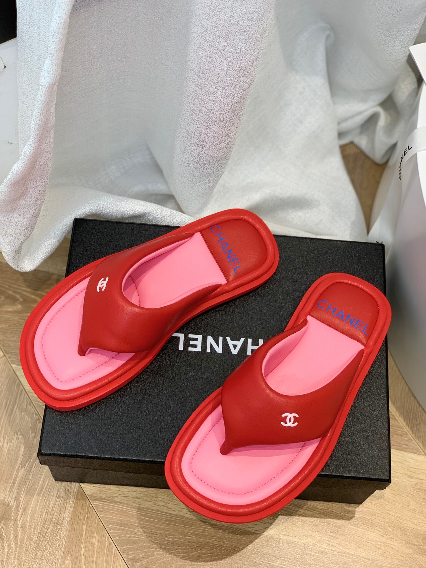 [TOP] CHANEL Puffy Thong Sandals Lambskin - 7 Colours