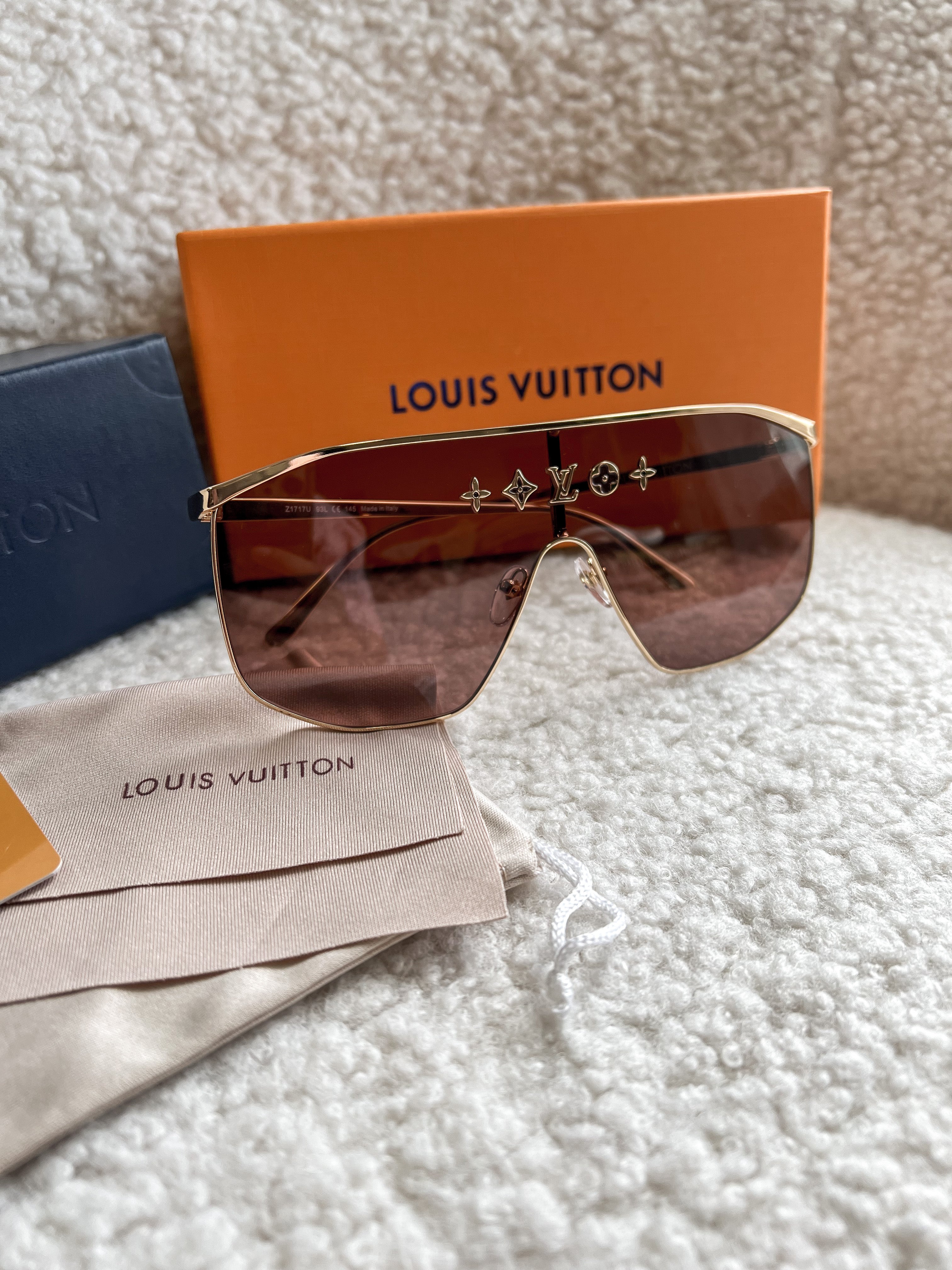 [TOP] Louis Vuitton LV L*V Golden Mask Sunglasses Gold Metal