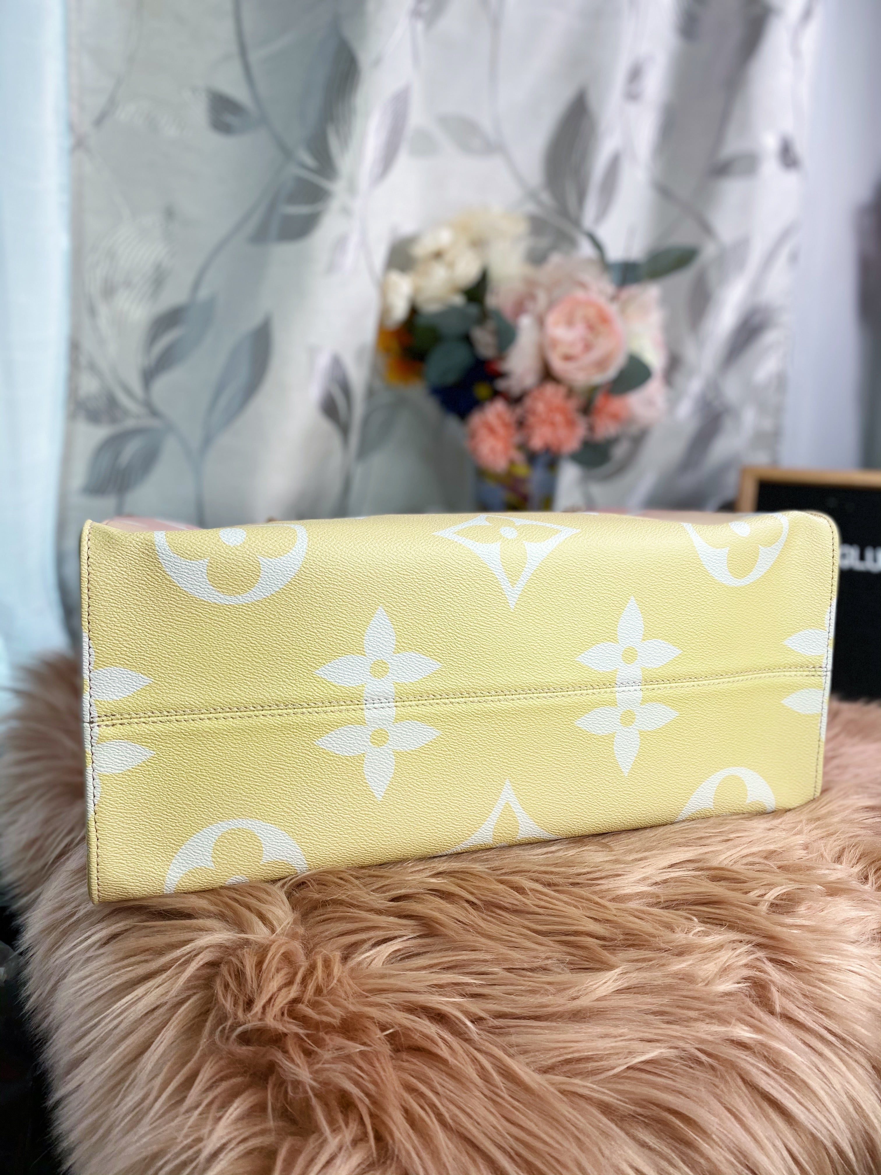 [TOP] Louis Vuitton LV On The Go GM By The Pool 41x34x19cm - Pink