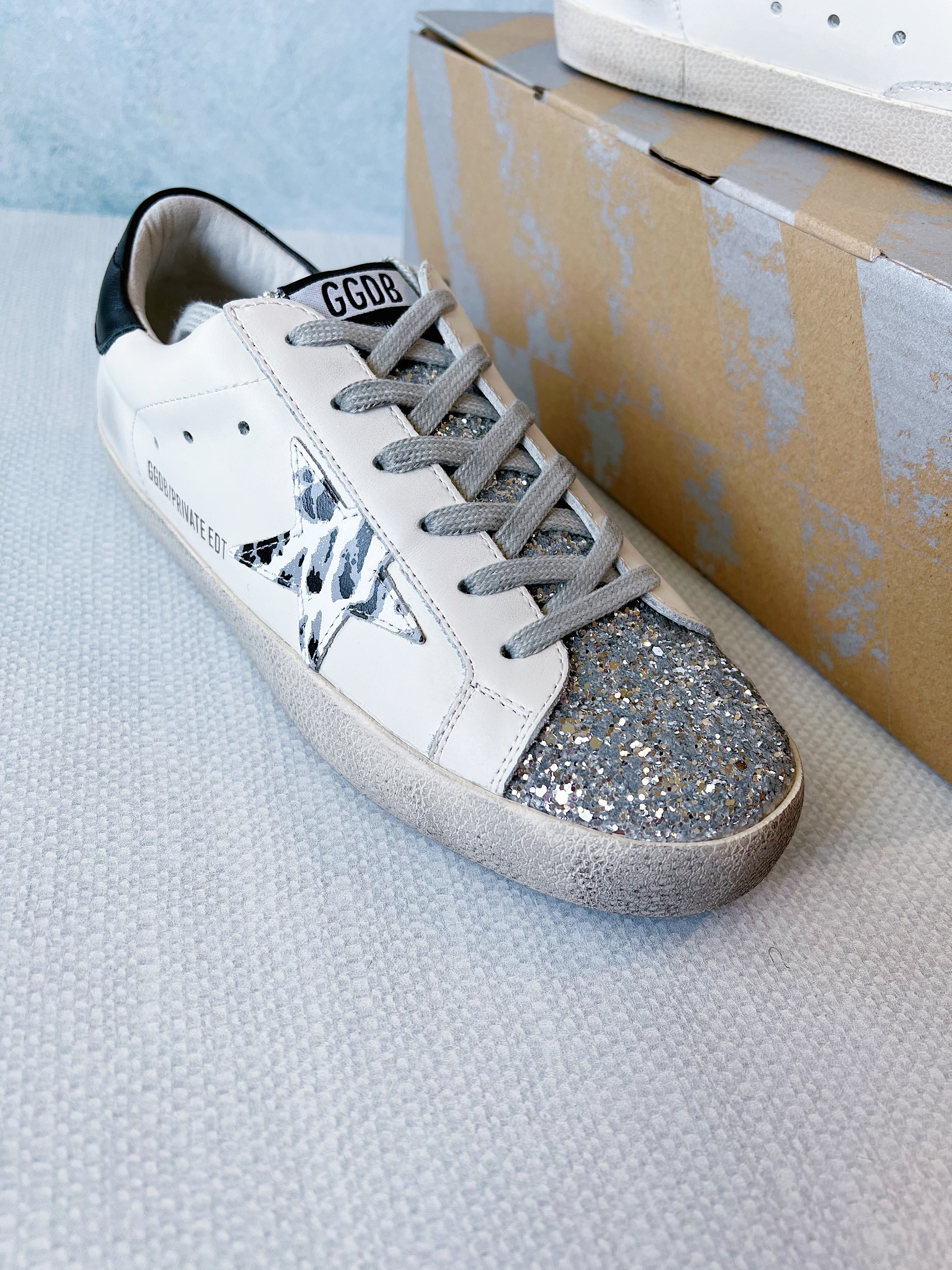 [TOP] GGDB Glittery Sneakers w Stripes Star - White