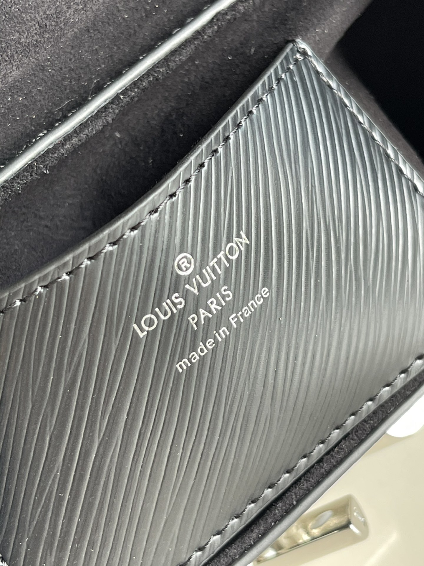 [TOP] Louis Vuitton LV Mini LV Epi Twist Bag 18x15x9cm- Black