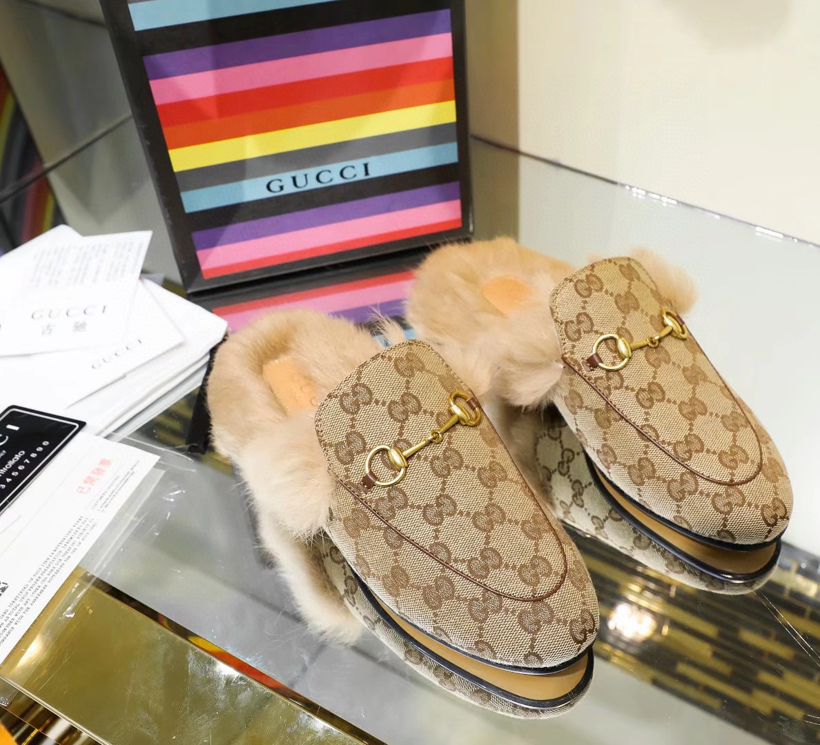 [TOP] GUCCI Canvas with Fur Slides - Beige