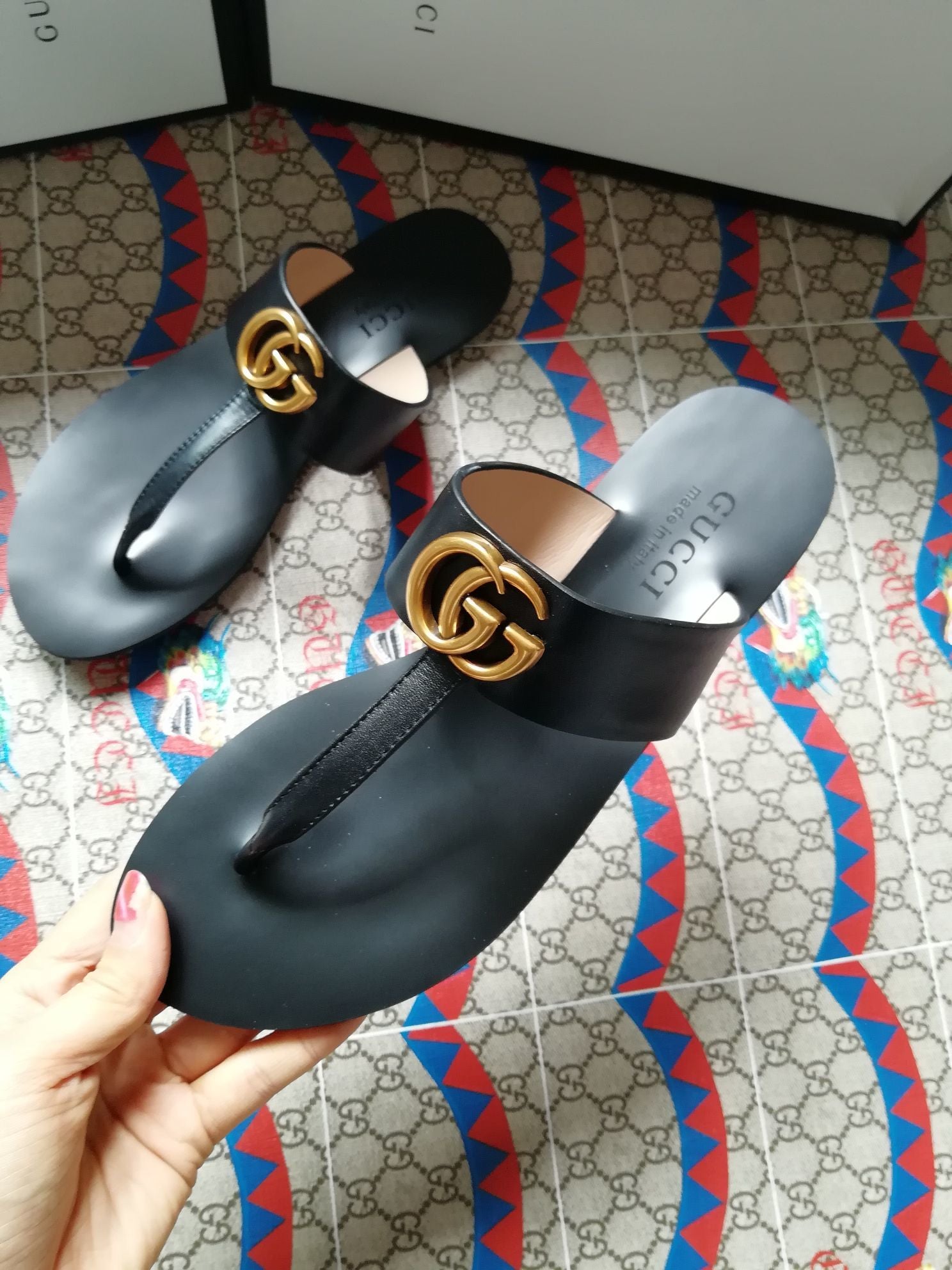 [TOP] GUCCI GG Marmont Thong Sandals - Black