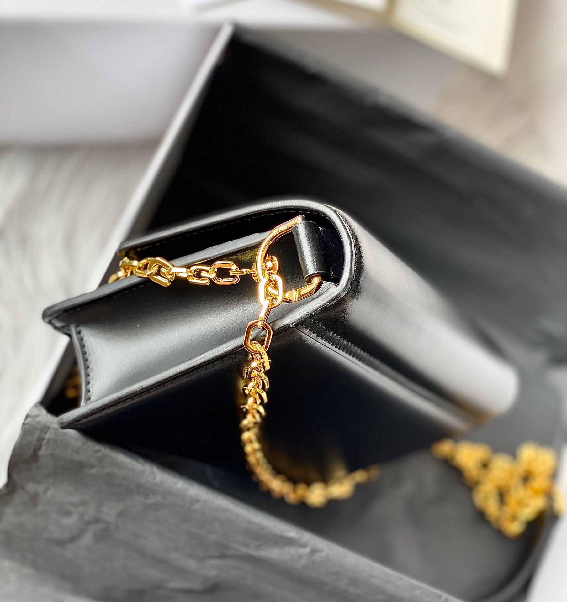 [Top] GIVENCHY 4G In Box Leather With Chain 20*13*5 - Black