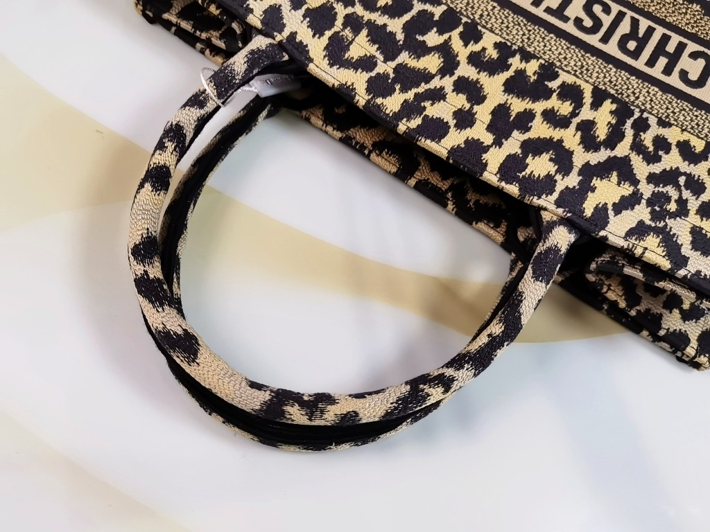 [TOP] Christian Dior Book Tote Bag - Medium  36.5CM- Leopard