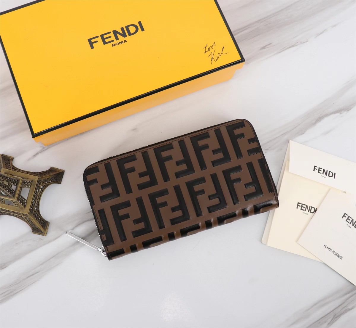 [TOP] FENDI Leather Wallet