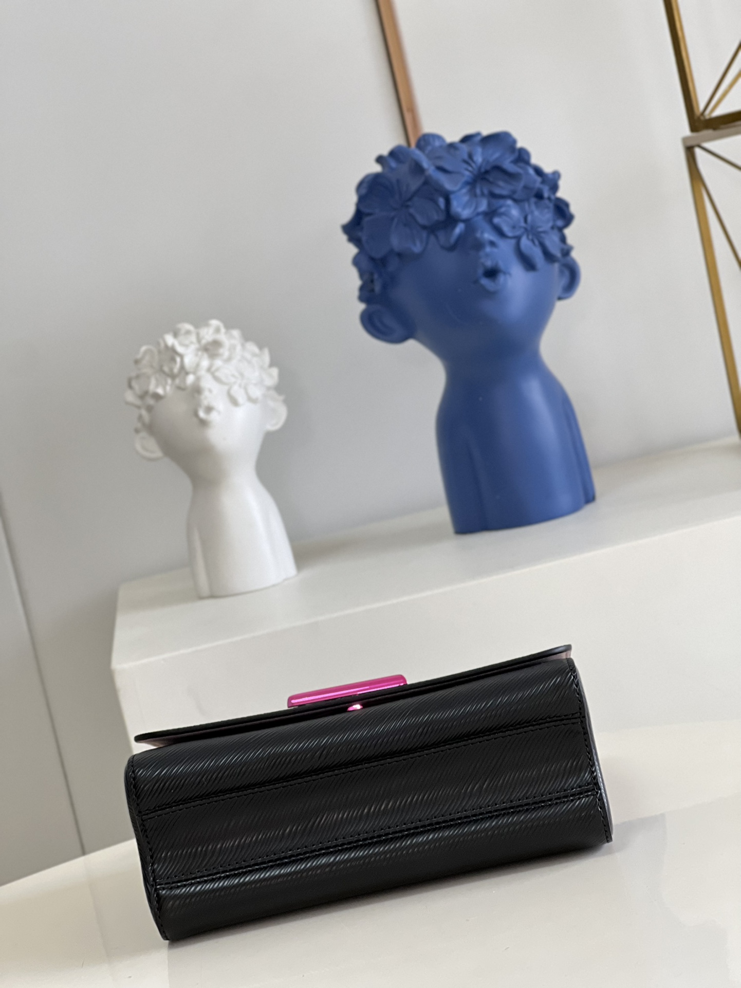 [TOP] Louis Vuitton LV  Epi Twist Bag 23 x 17 x 9.5 cm-Black