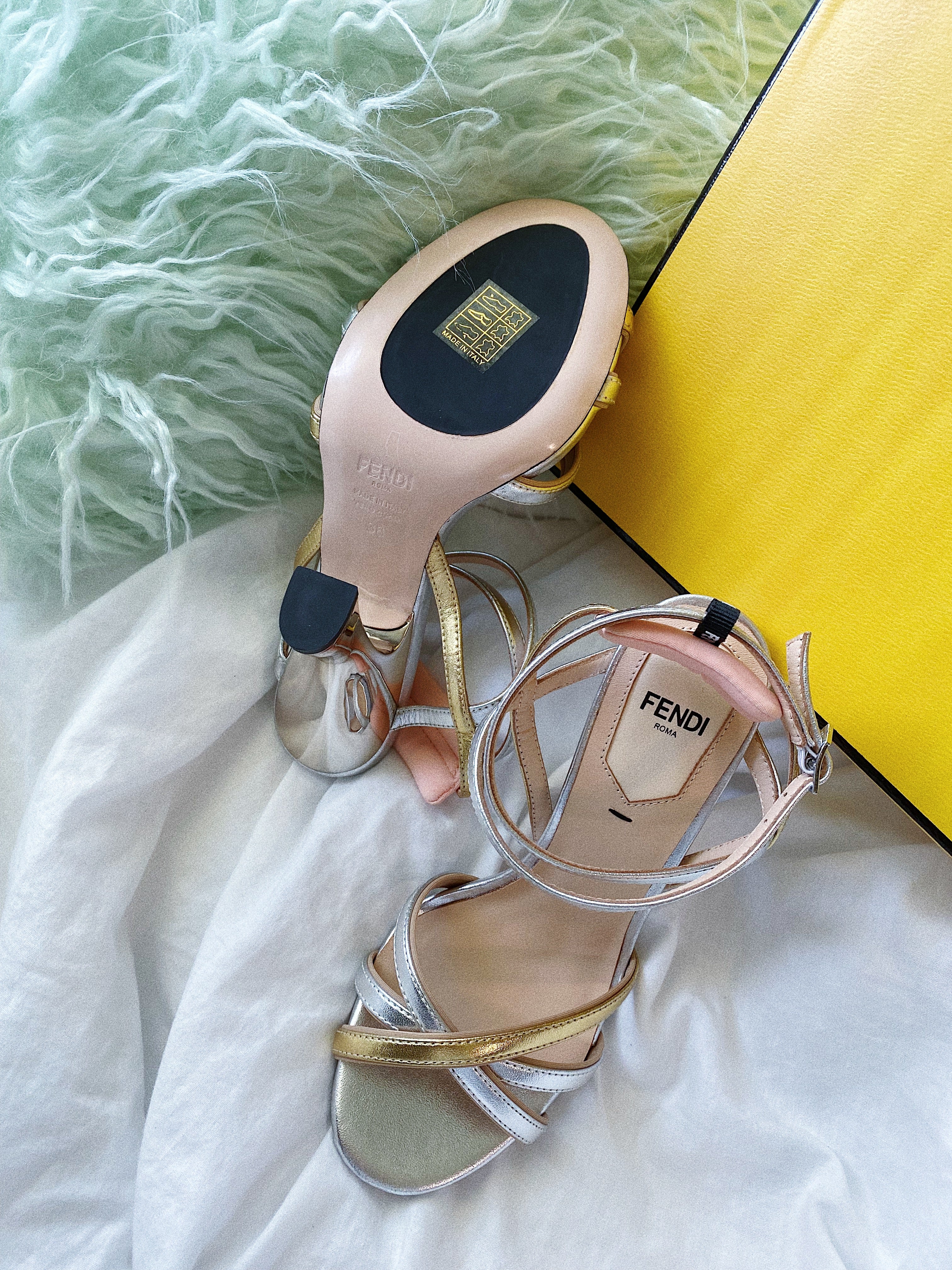 [TOP] FENDI FENDI Colibri Strappy Metalic High Heels - Gold