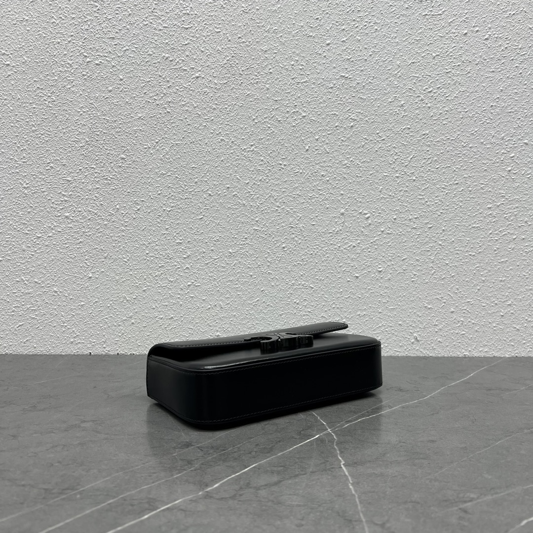 [TOP] CELINE Triomphe Shoulder Bag 20.5-10.5-4 - Black