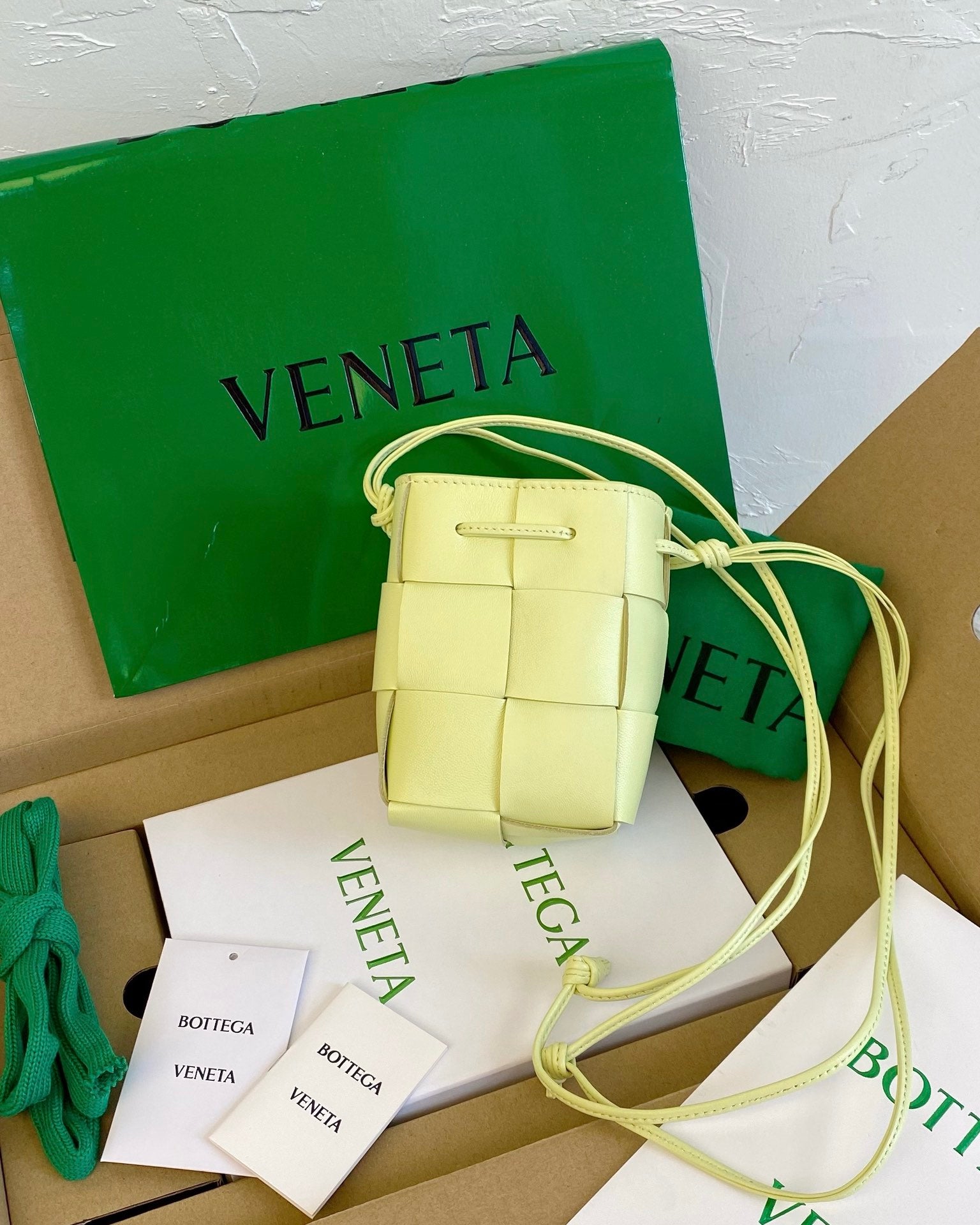 [TOP] Bottega Veneta BV Intrecciato Mini Leather Bucket Bag - Lemon Yellow