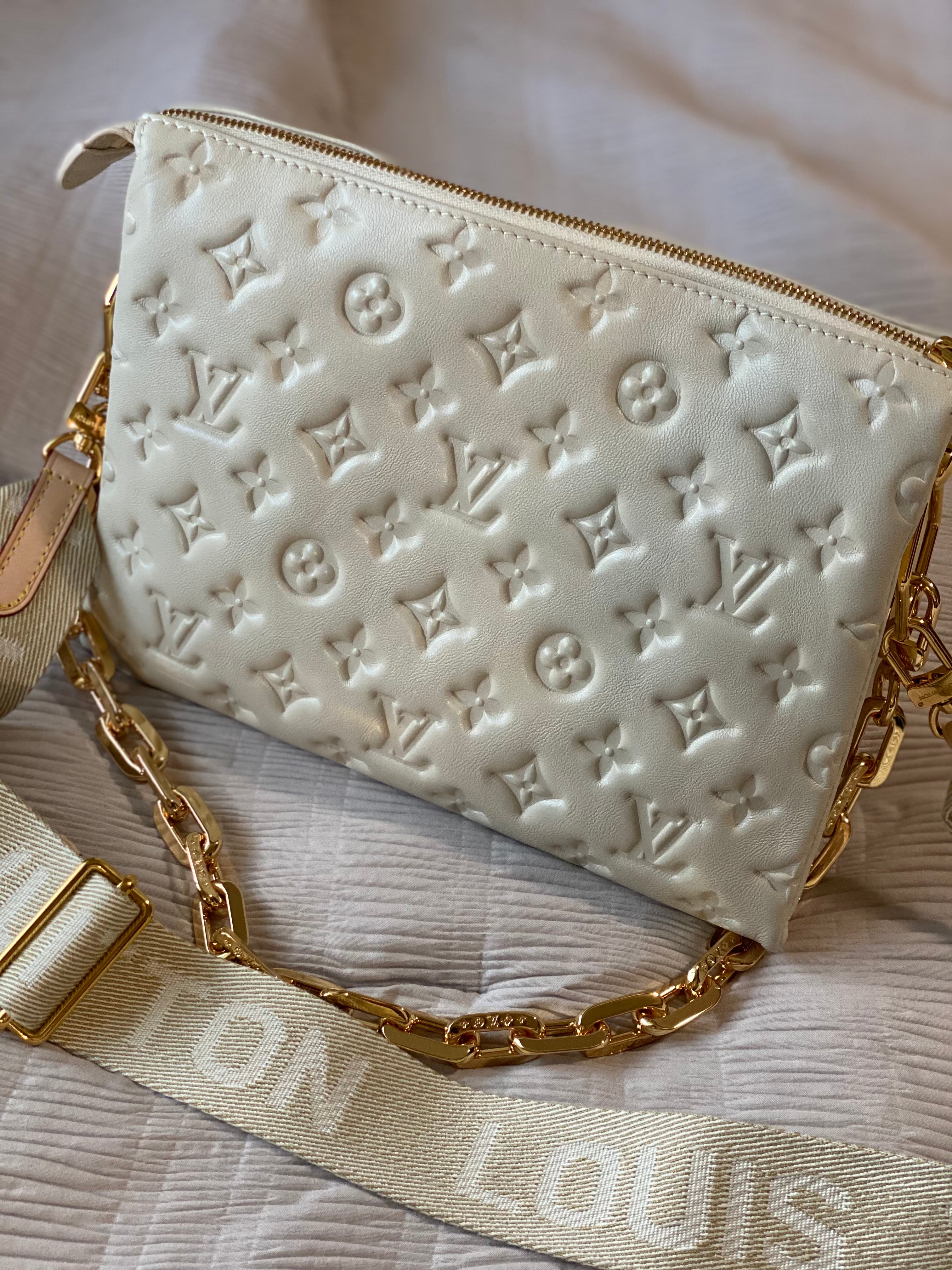 [TOP] Louis Vuitton LV Coussin 26x20x12cm - Cream