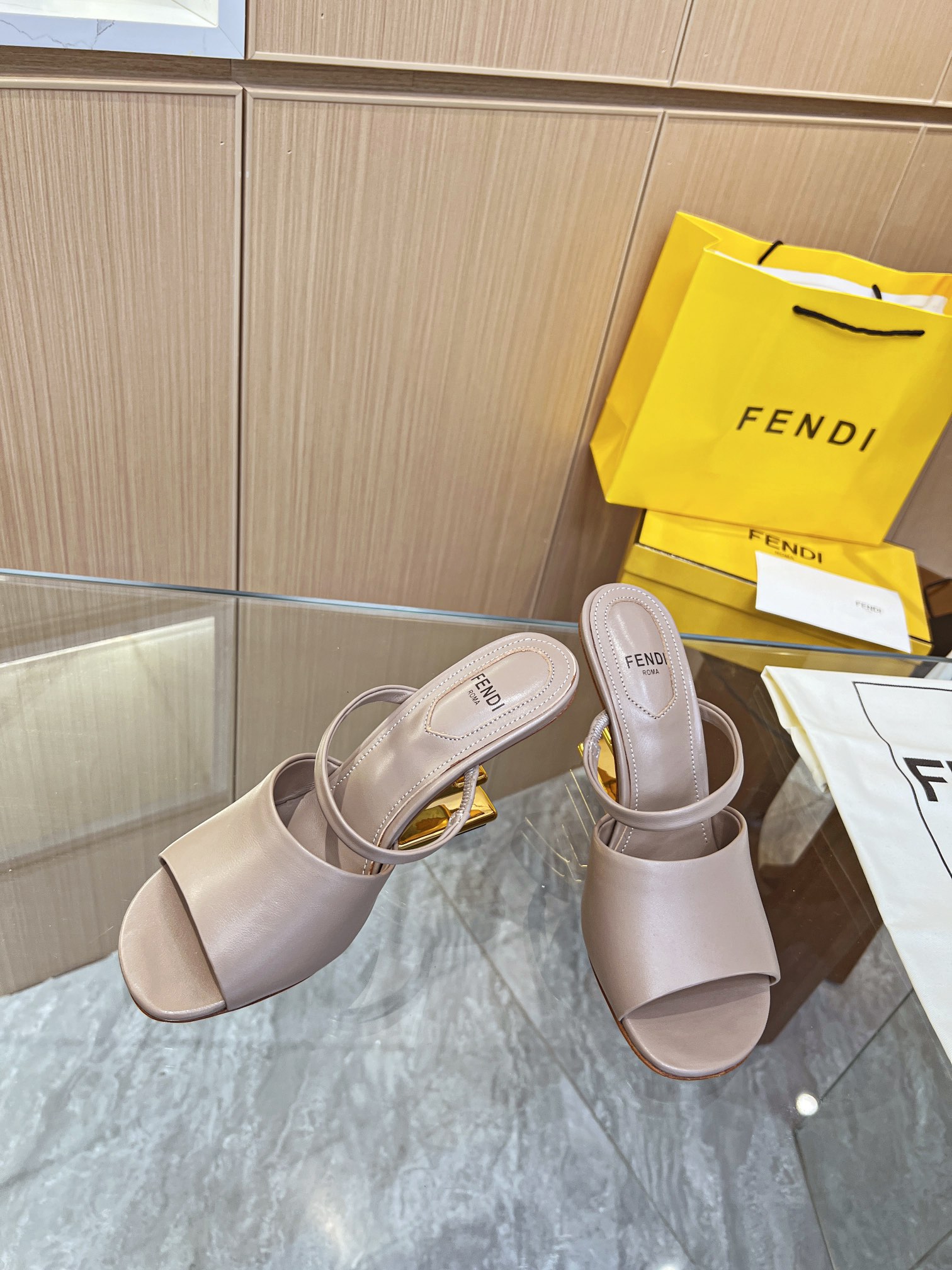 [TOP] FENDI First High Heel - Flesh pink