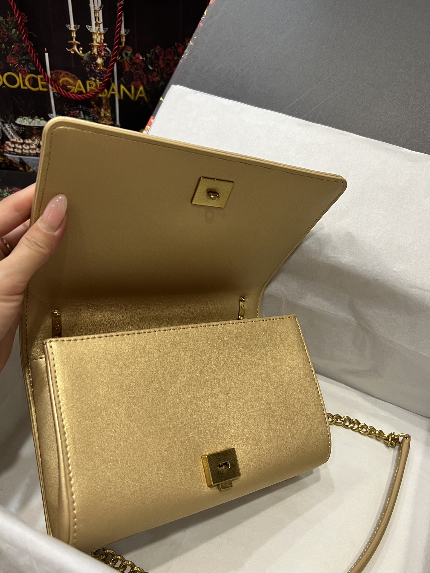 [TOP] Dolce & Gabbana D&G Nappa Leather Devotion Bag 21cm/26cm - Golden