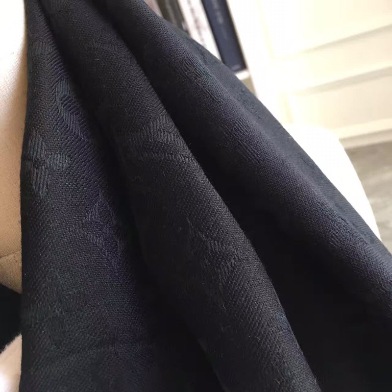 [TOP] Louis Vuitton LV L*V Big Square Scarf - Black