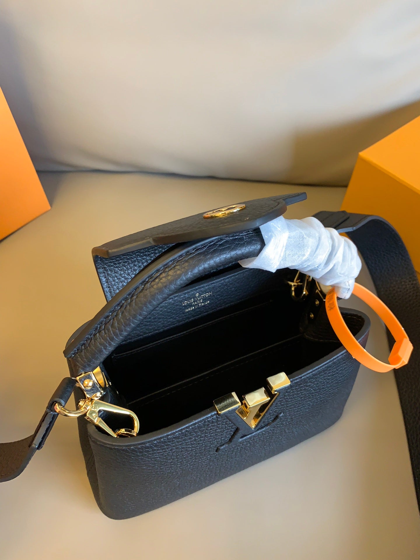 [TOP]Louis Vuitton LV Capucine  Bag 21*8*14 cm- Black