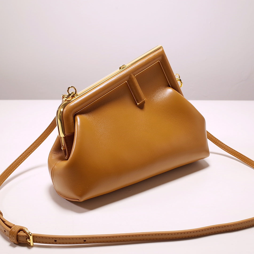 [TOP] FENDI FENDI First Small Bag - Brown
