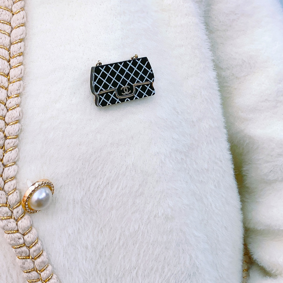 [TOP] CHANEL Vintage Classic Flab Bag Brooch - Black