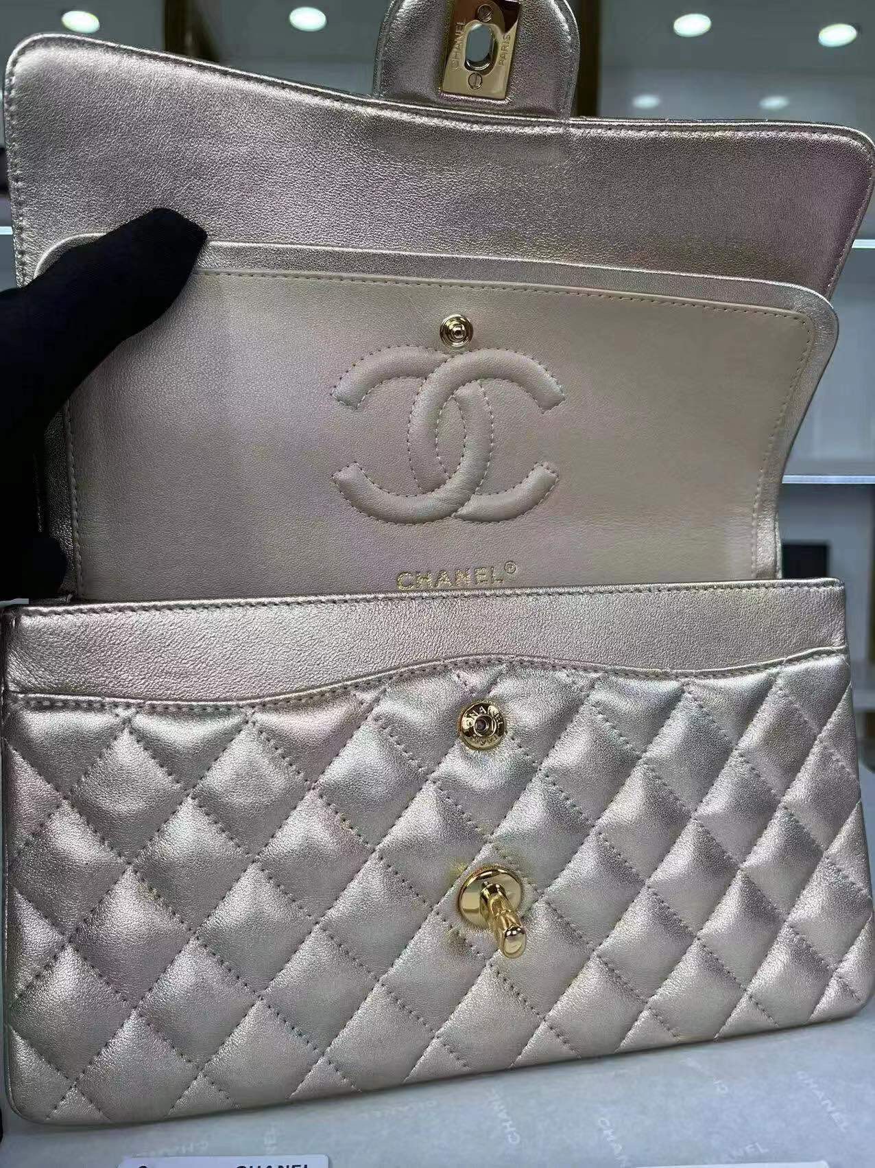 [TOP] CHANEL Classic Flap Bag Lambskin Medium 25.5cm – Gold & GHW