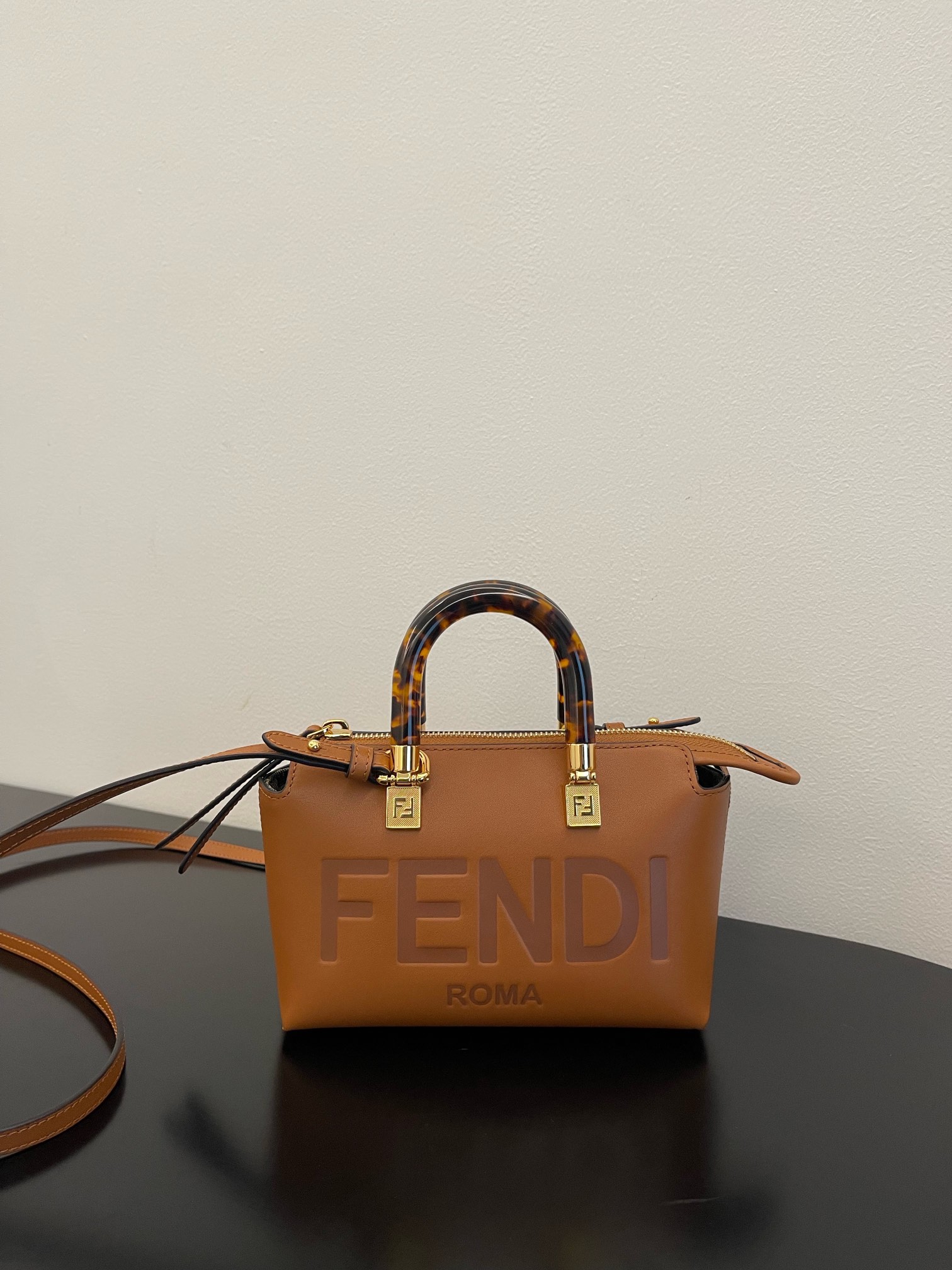 [TOP] FENDI By The Way Boston Bag Mini 17x18x8cm - Brown