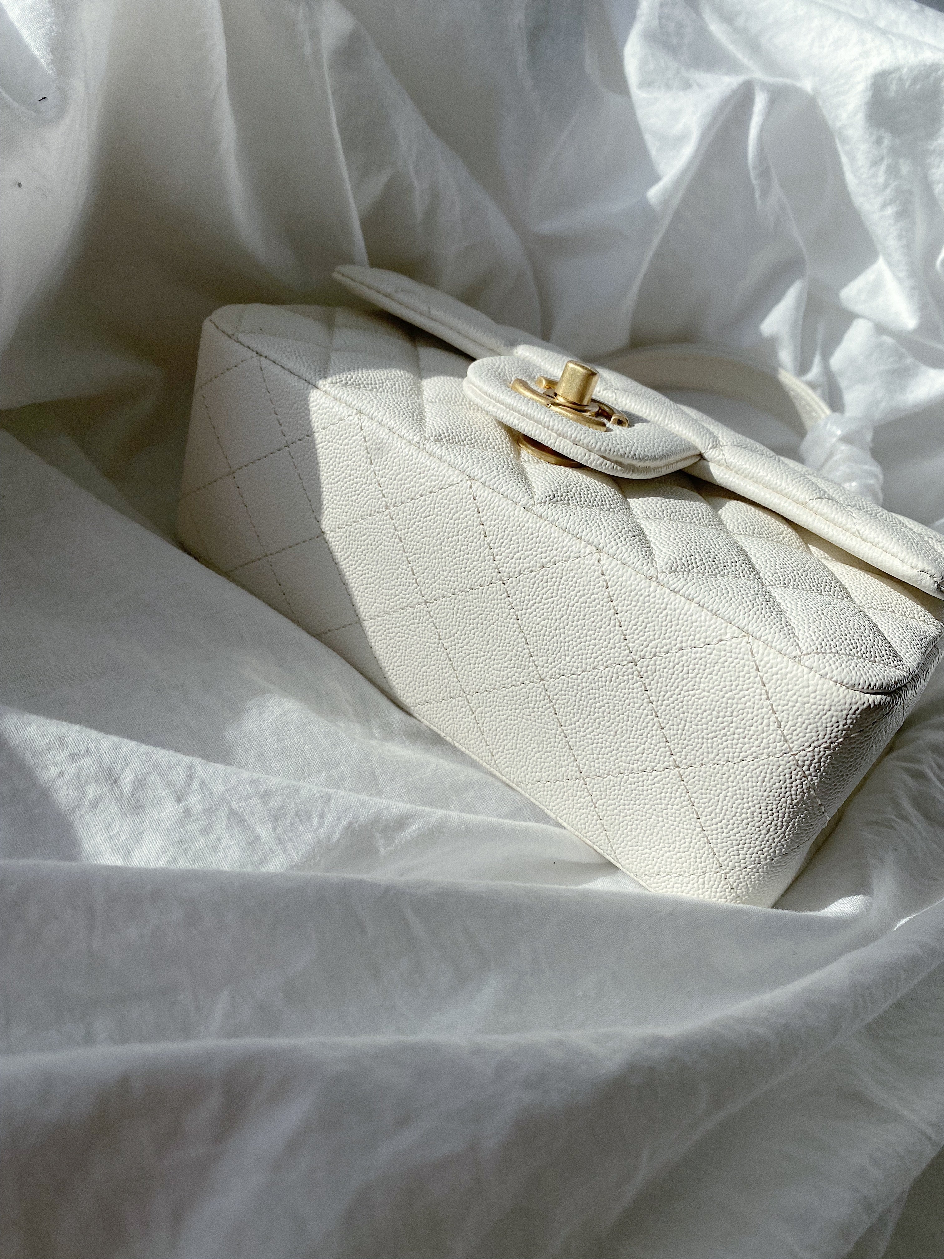 [TOP] CHANEL Classic Flap Bag with Top Handle Caviar Skin New Mini 20cm - White & GHW