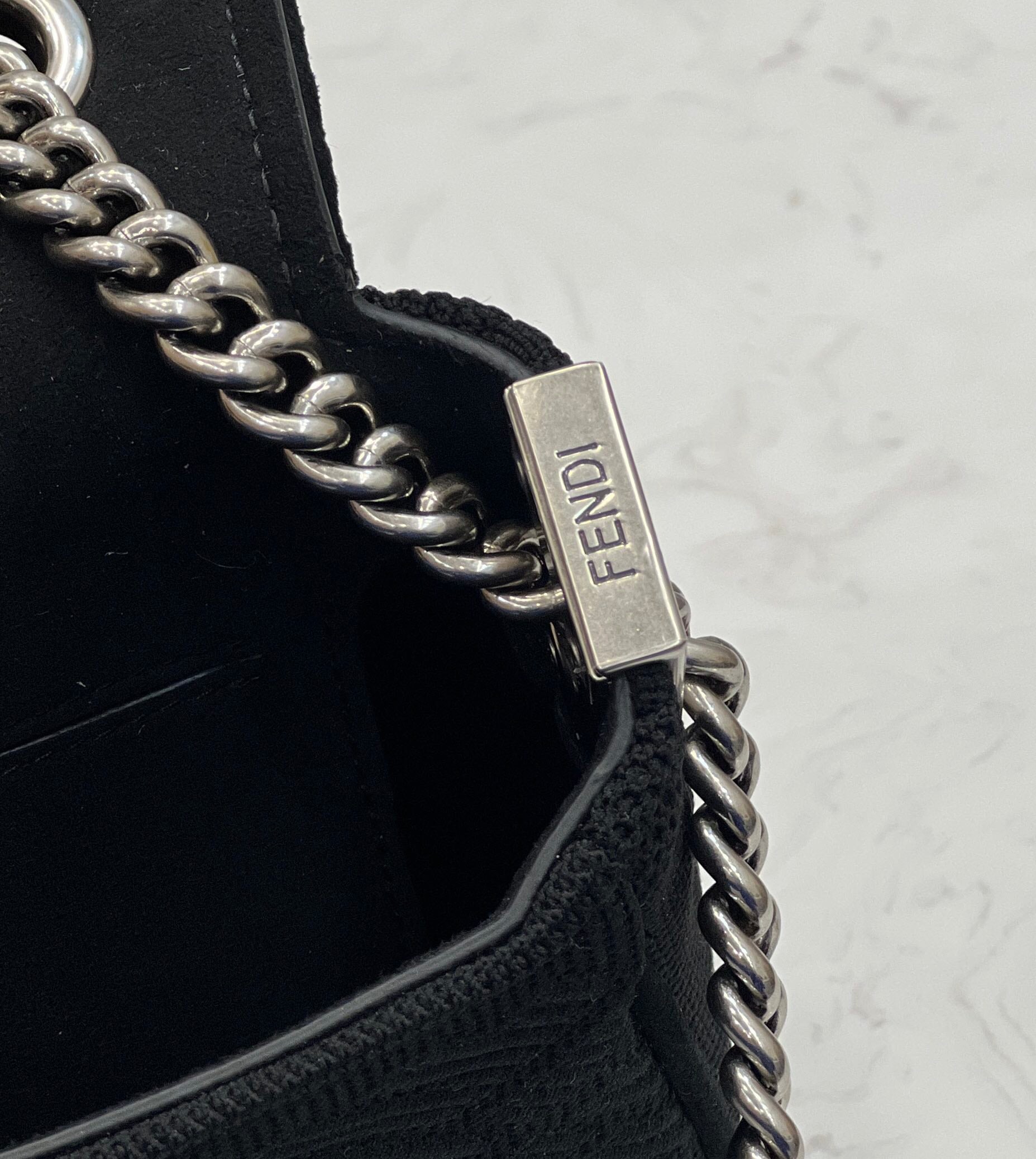 [TOP] FENDI FENDI Baguette Medium Chain Bag - Black