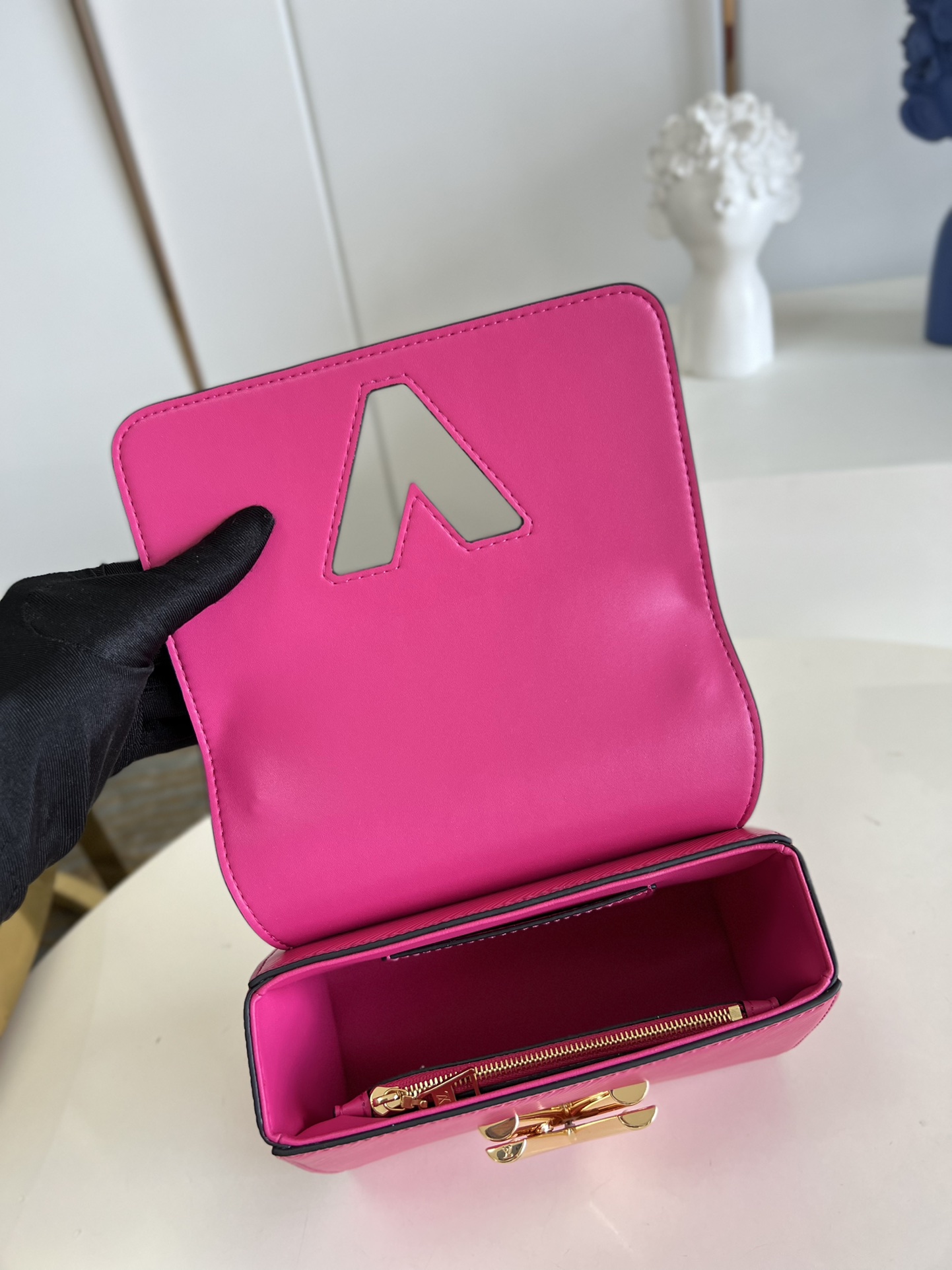 [TOP] Louis Vuitton LV Mini LV Epi Twist Bag 19 x 15 x 9 cm - PINK