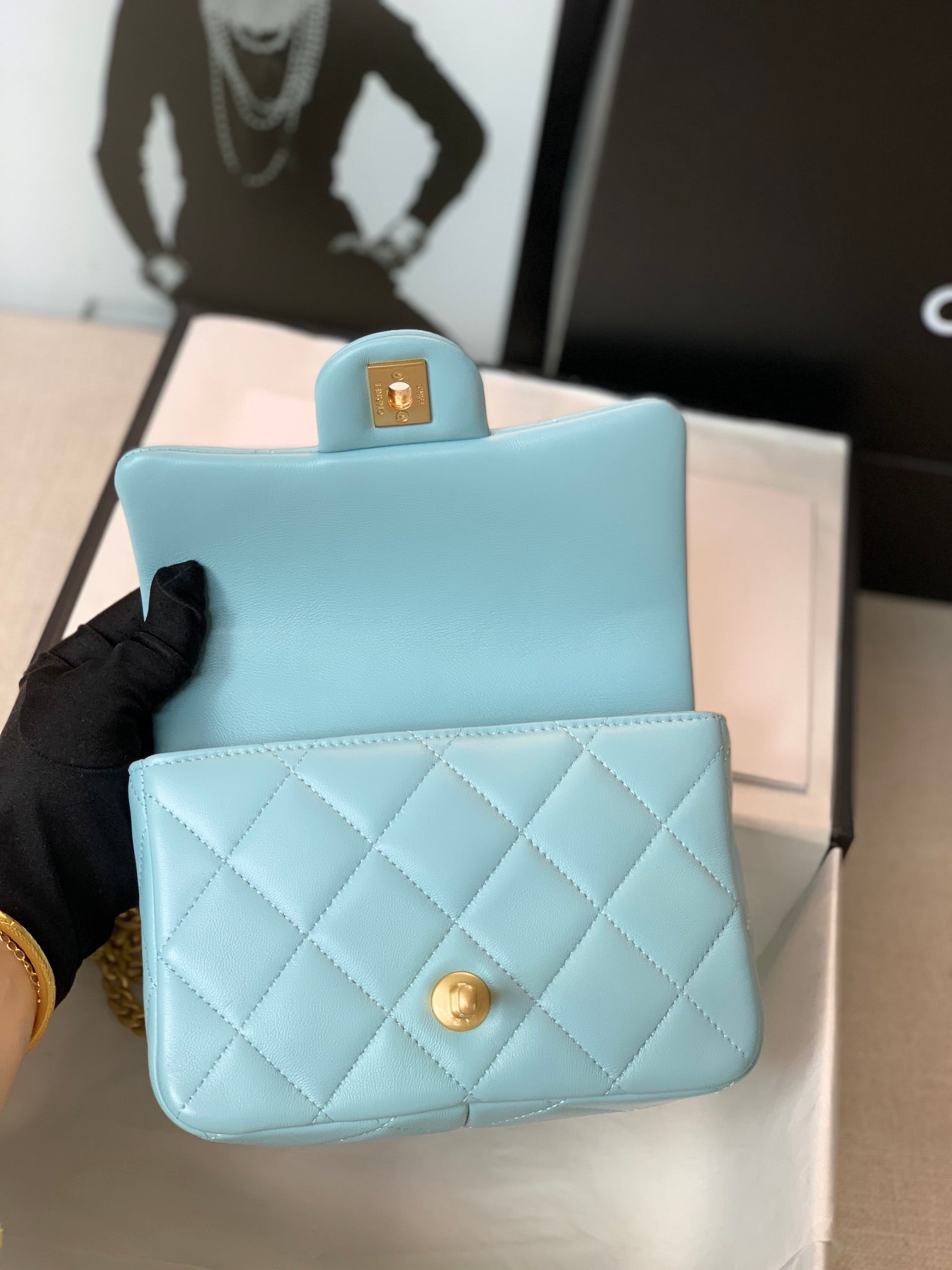 [TOP] CHANEL Flap Bag w Enamels Mini - Blue